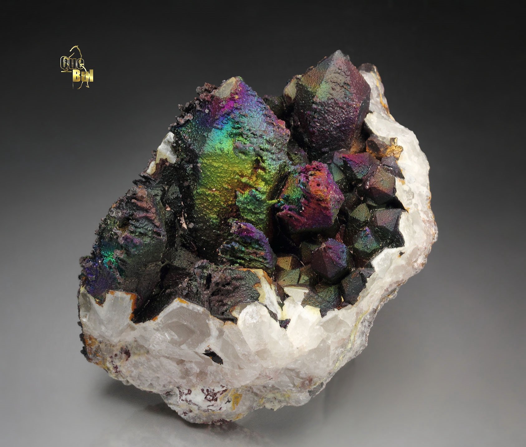 iridescent GOETHITE, QUARTZ