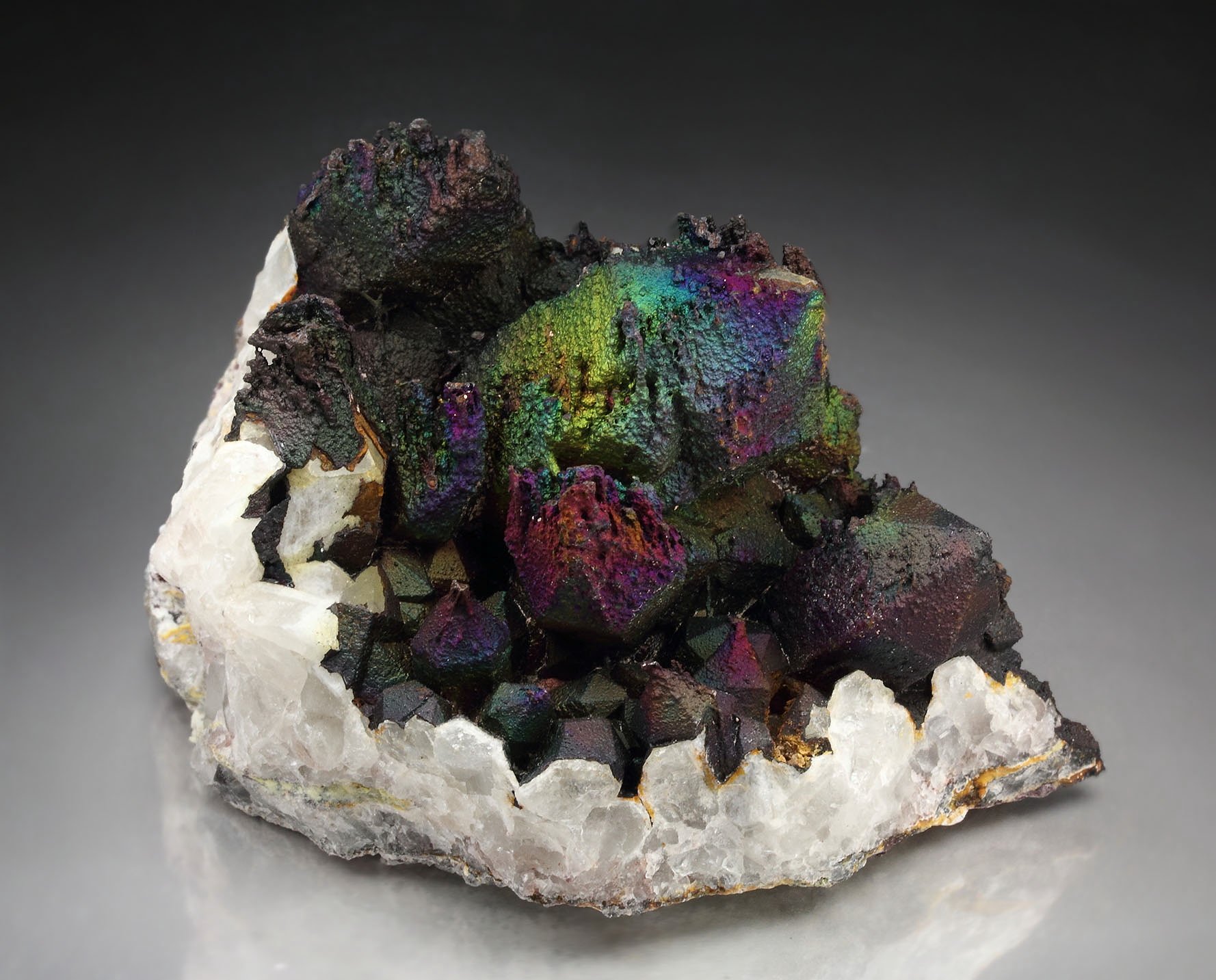 iridescent GOETHITE, QUARTZ