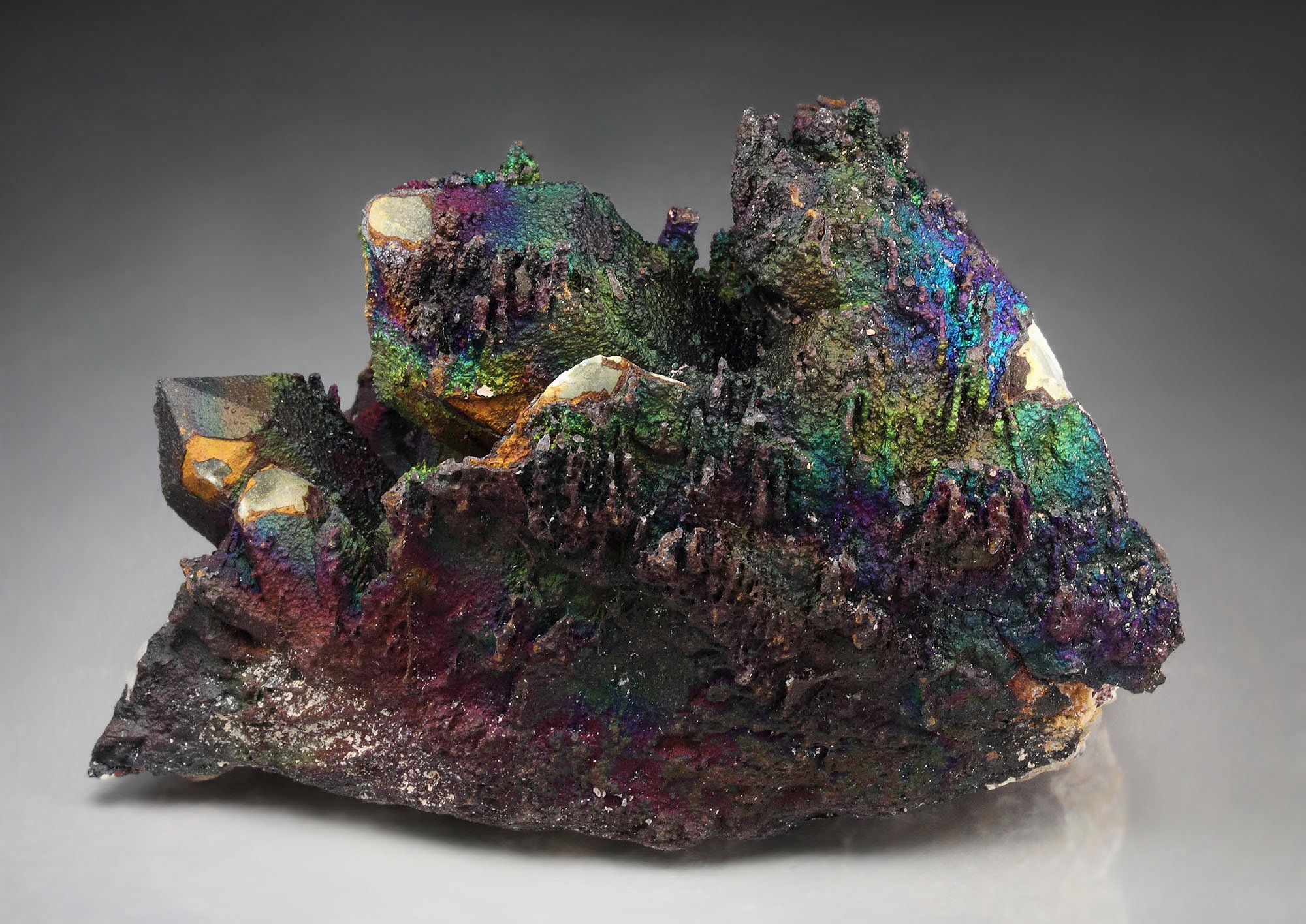 iridescent GOETHITE, QUARTZ