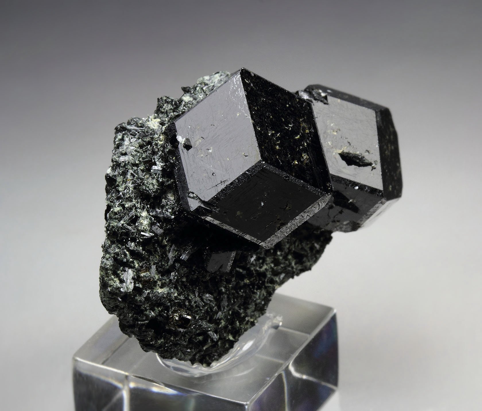 GARNET var. ANDRADITE var. MELANITE, PARGASITE