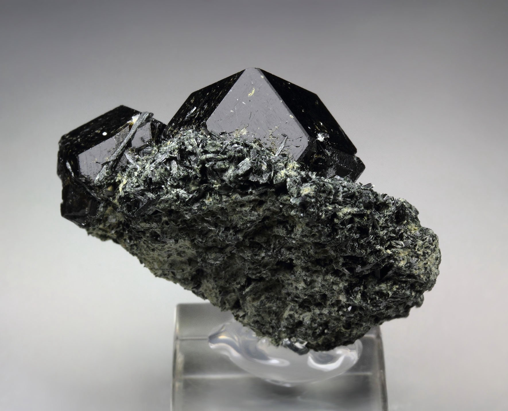 GARNET var. ANDRADITE var. MELANITE, PARGASITE