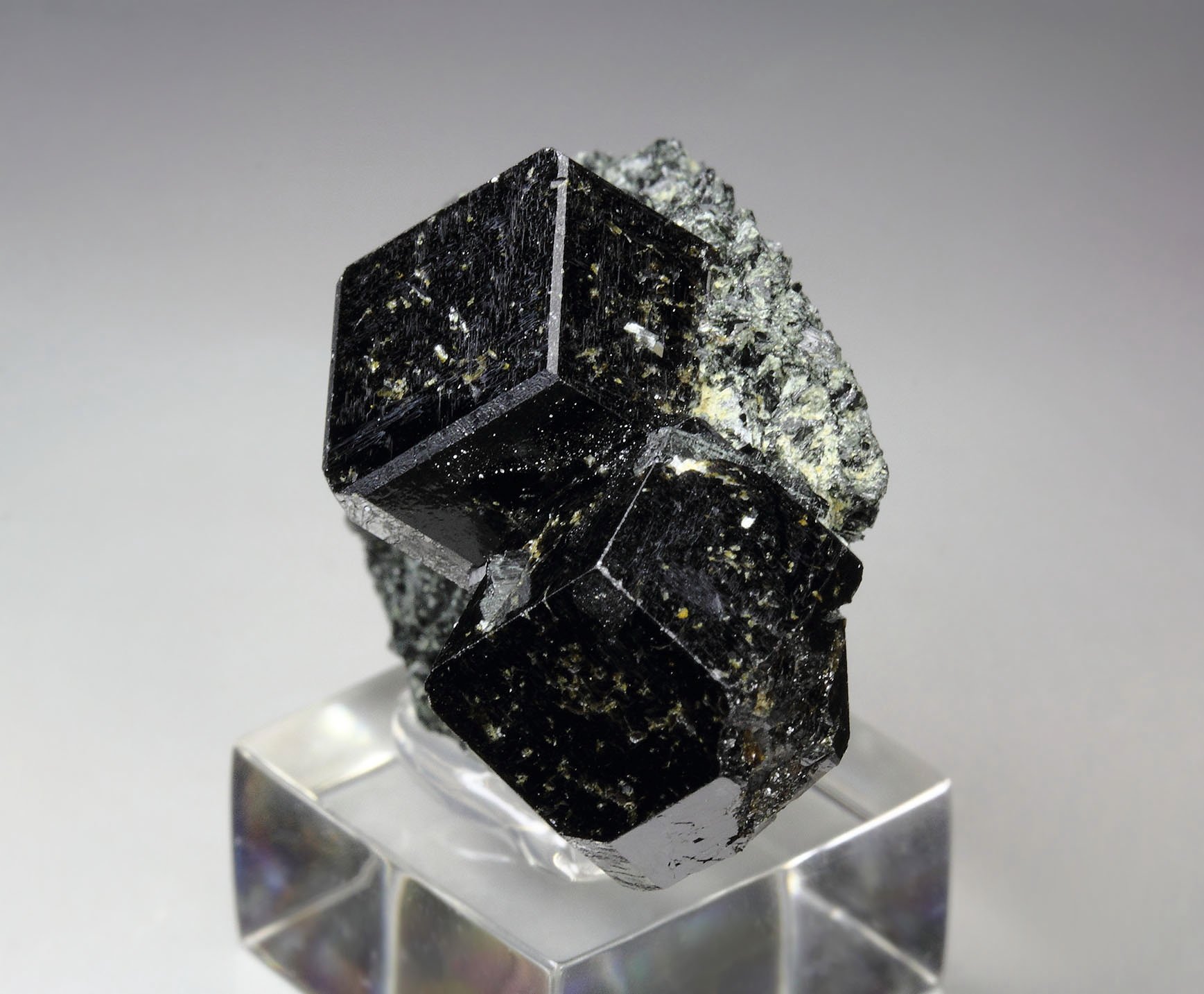 GARNET var. ANDRADITE var. MELANITE, PARGASITE