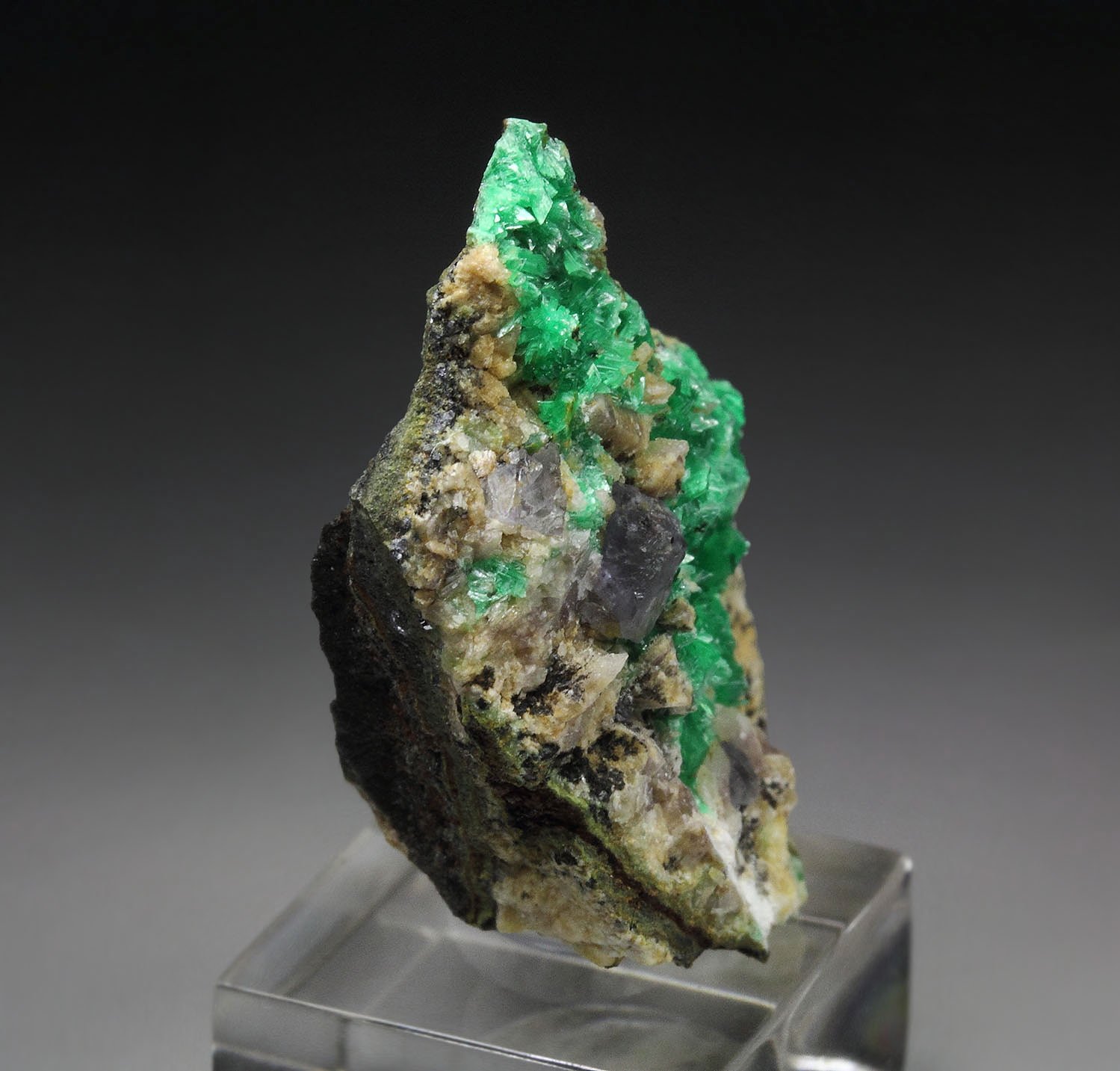 ANNABERGITE, FLUORITE