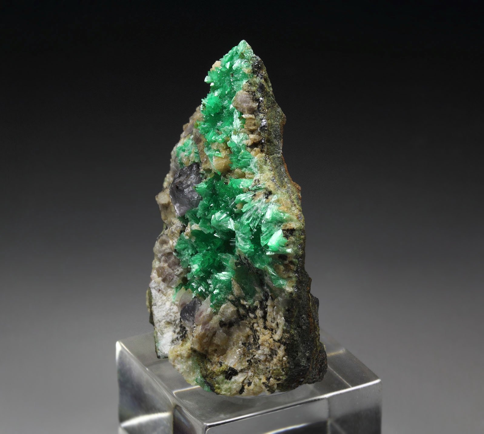 ANNABERGITE, FLUORITE