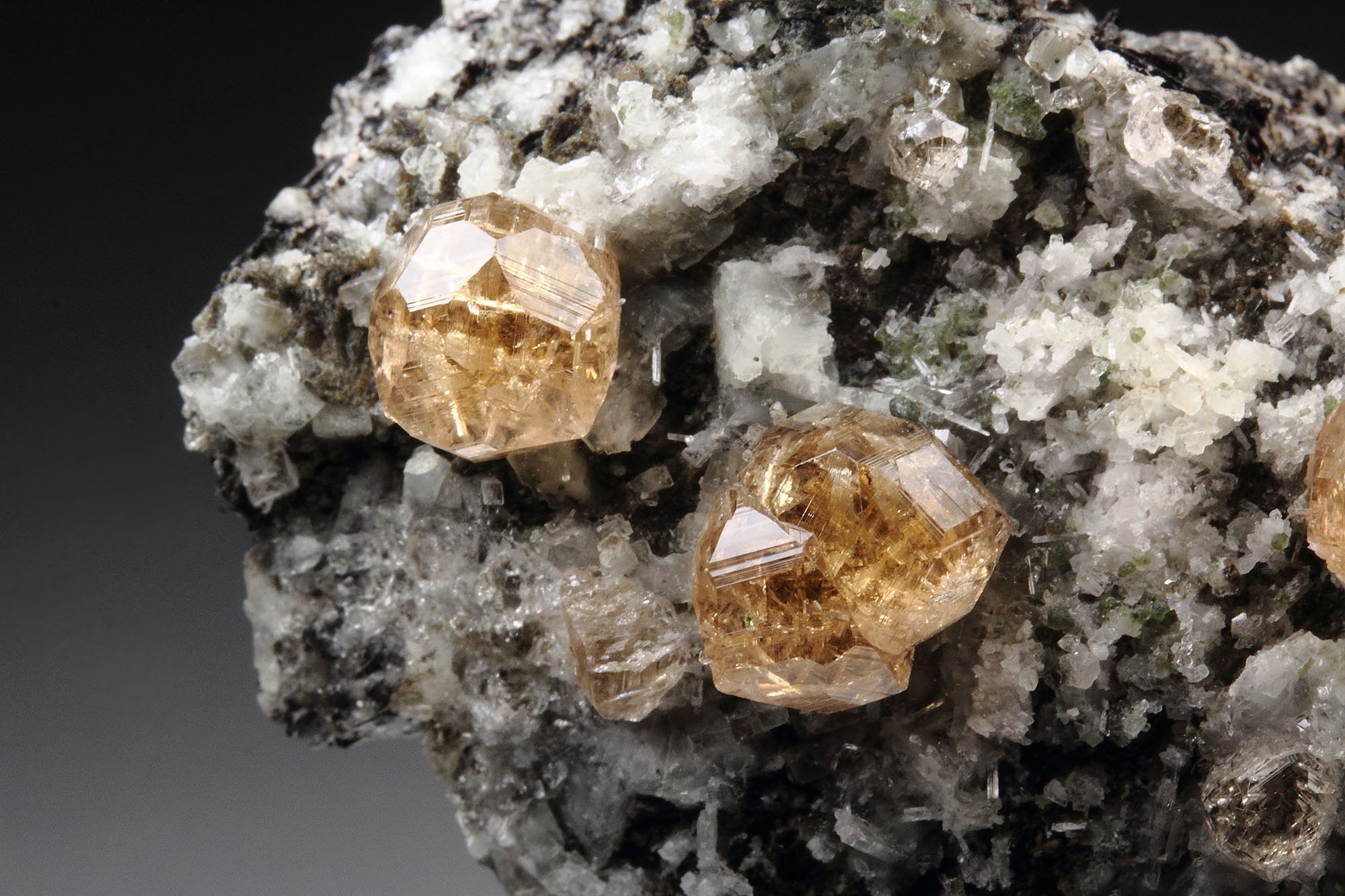 gem GARNET var. GROSSULAR