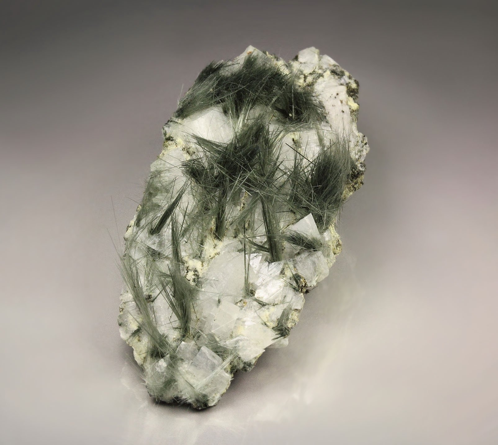 AMPHIBOLE GROUP var. BYSSOLITE, K FELDSPAR var. ADULARIA