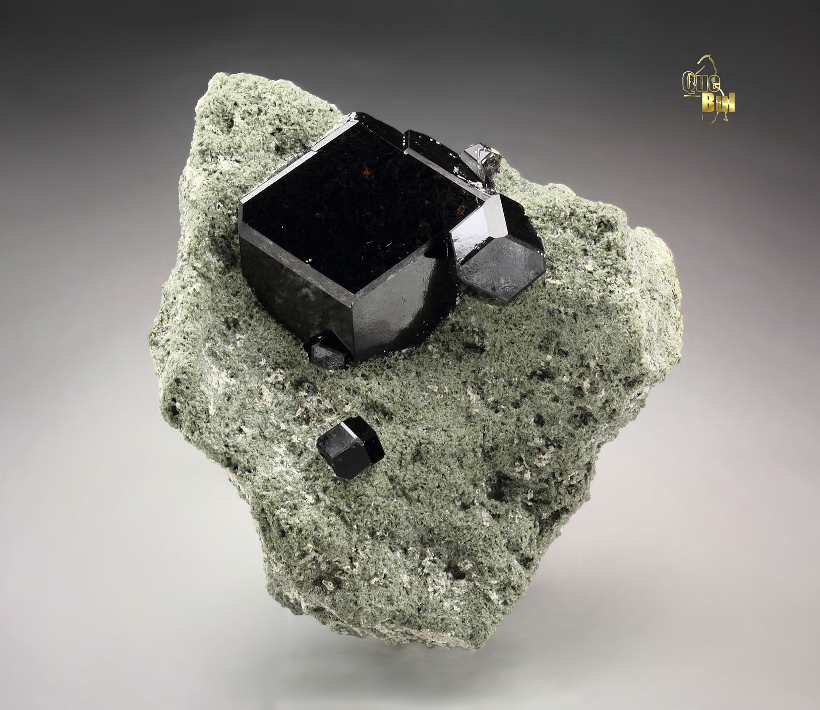 GARNET var. ANDRADITE var. MELANITE