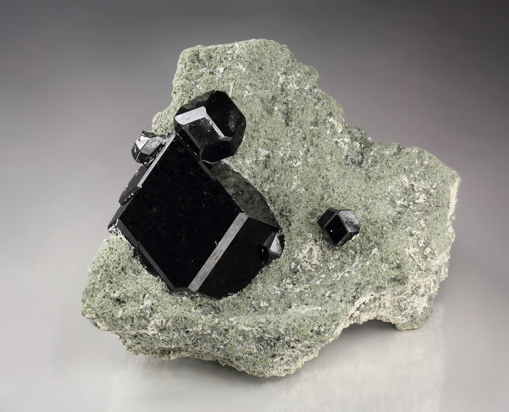 GARNET var. ANDRADITE var. MELANITE