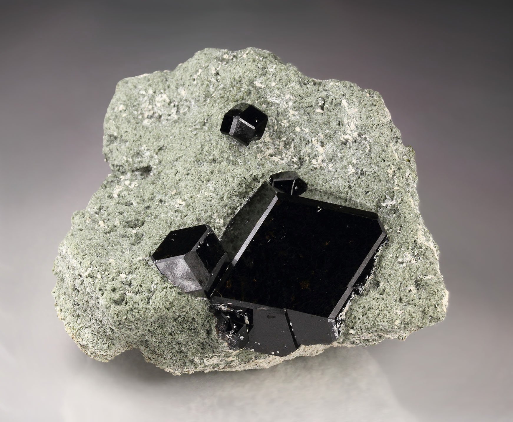 GARNET var. ANDRADITE var. MELANITE