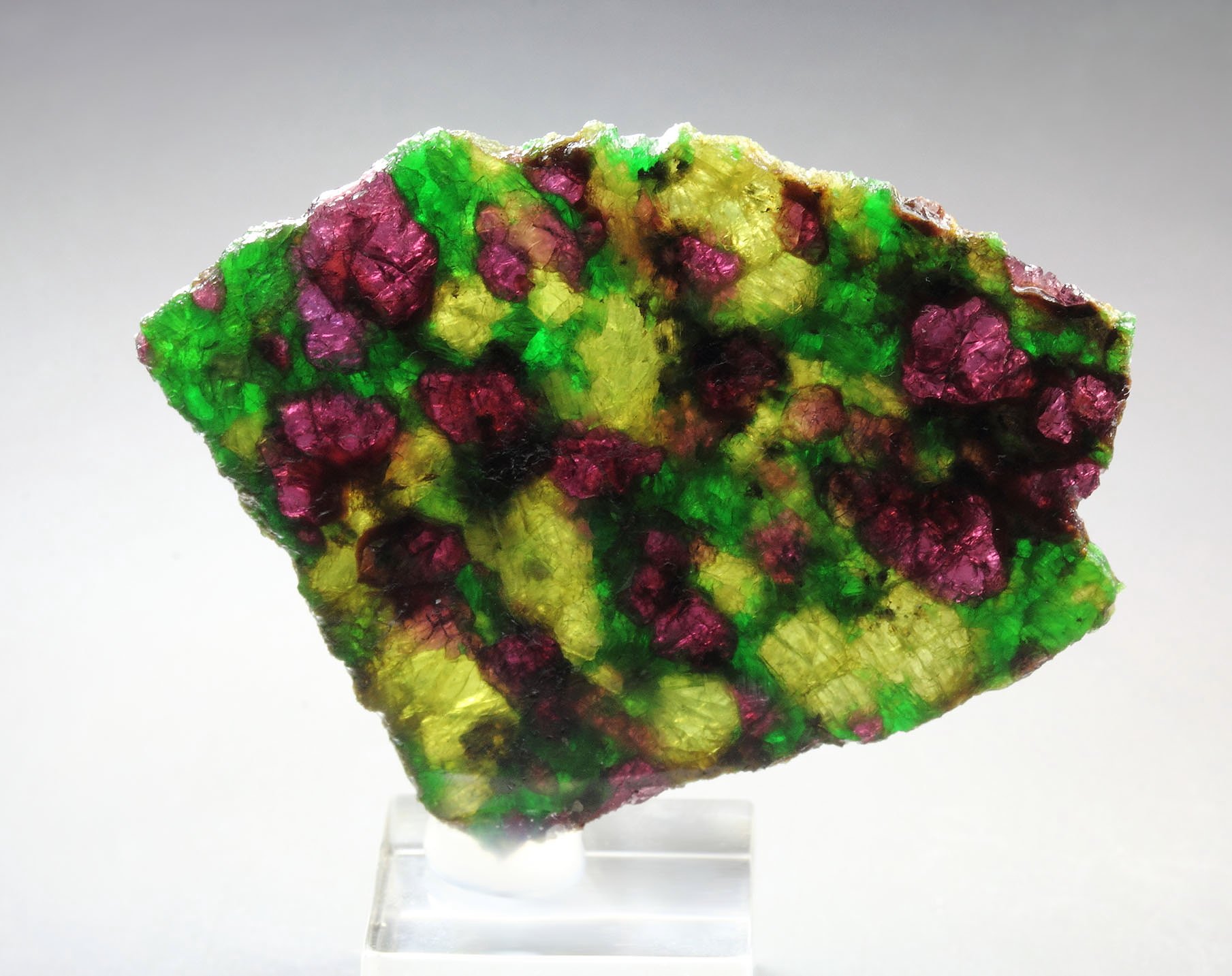 GARNET var. PYROPE, DIOPSIDE var. CHROMIUM-BEARING DIOPSIDE, ENSTATITE