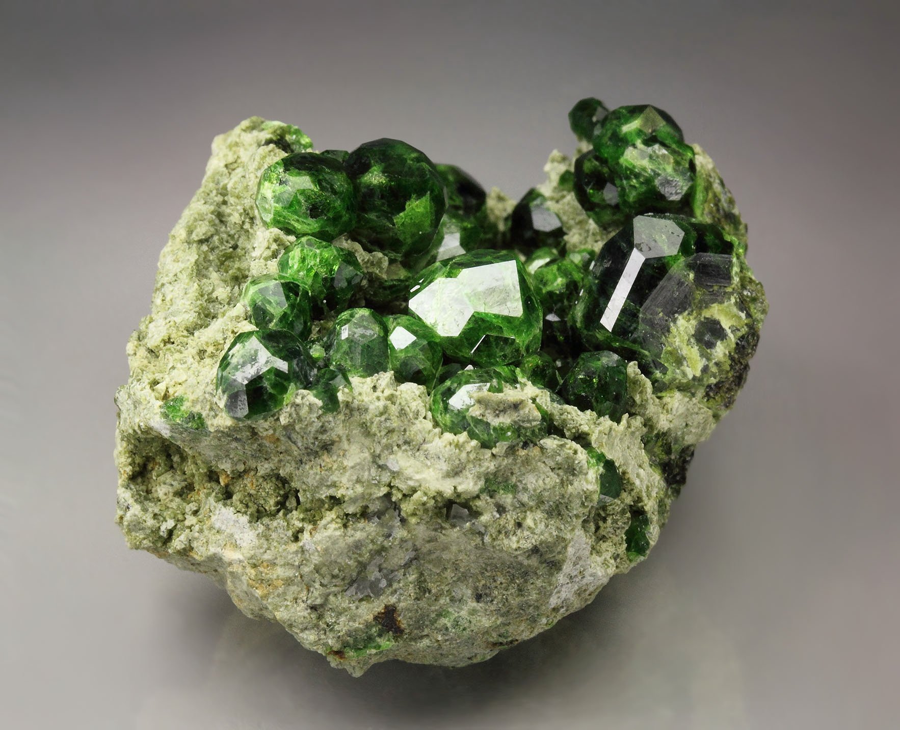 GARNET var. ANDRADITE var. DEMANTOID