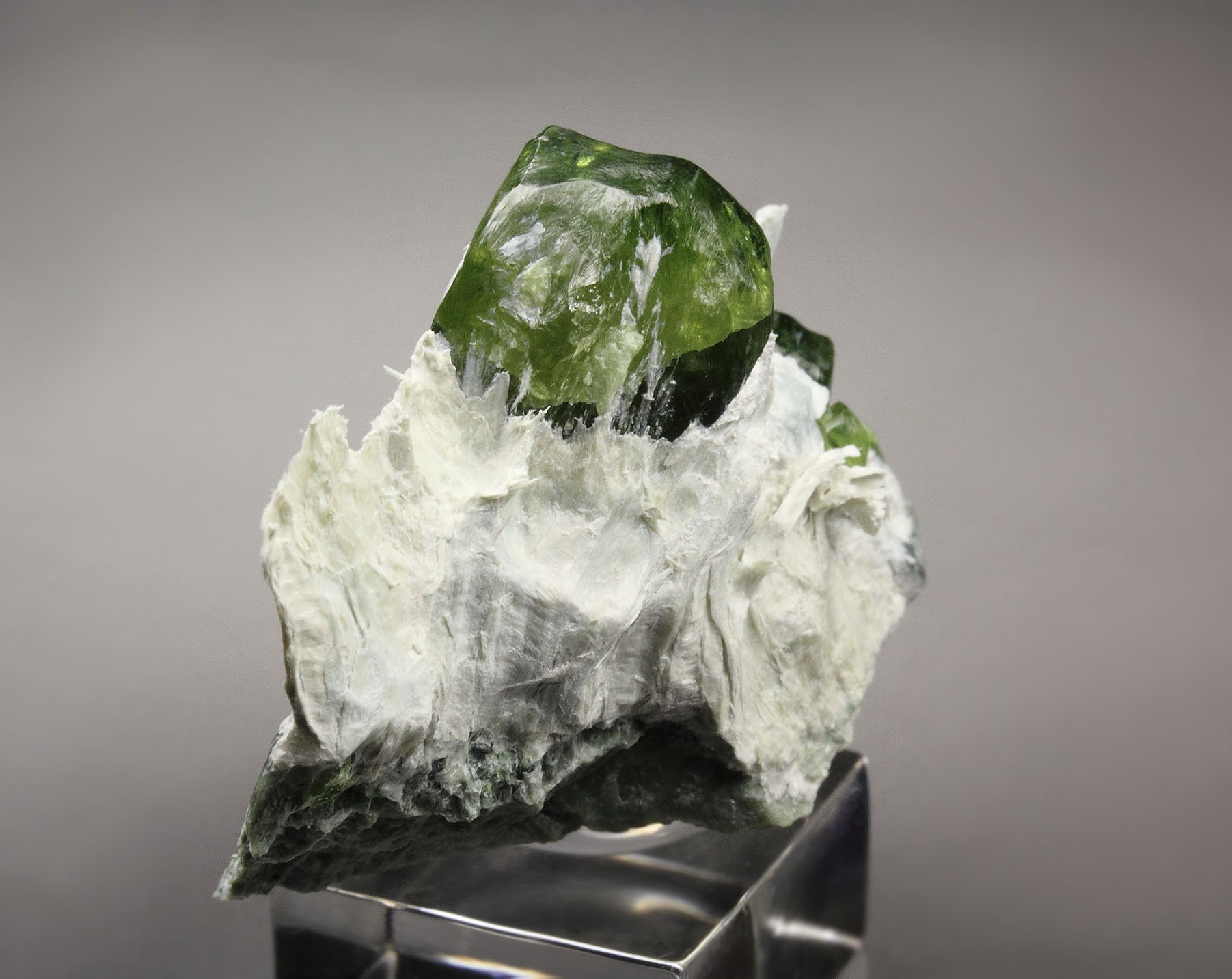 gemmy GARNET var. ANDRADITE var. DEMANTOID