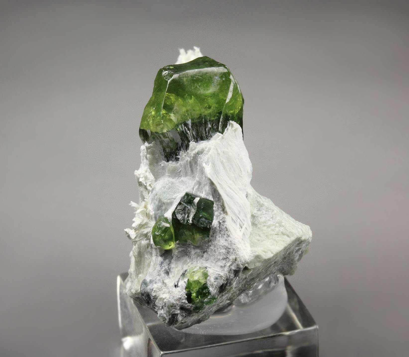 gemmy GARNET var. ANDRADITE var. DEMANTOID