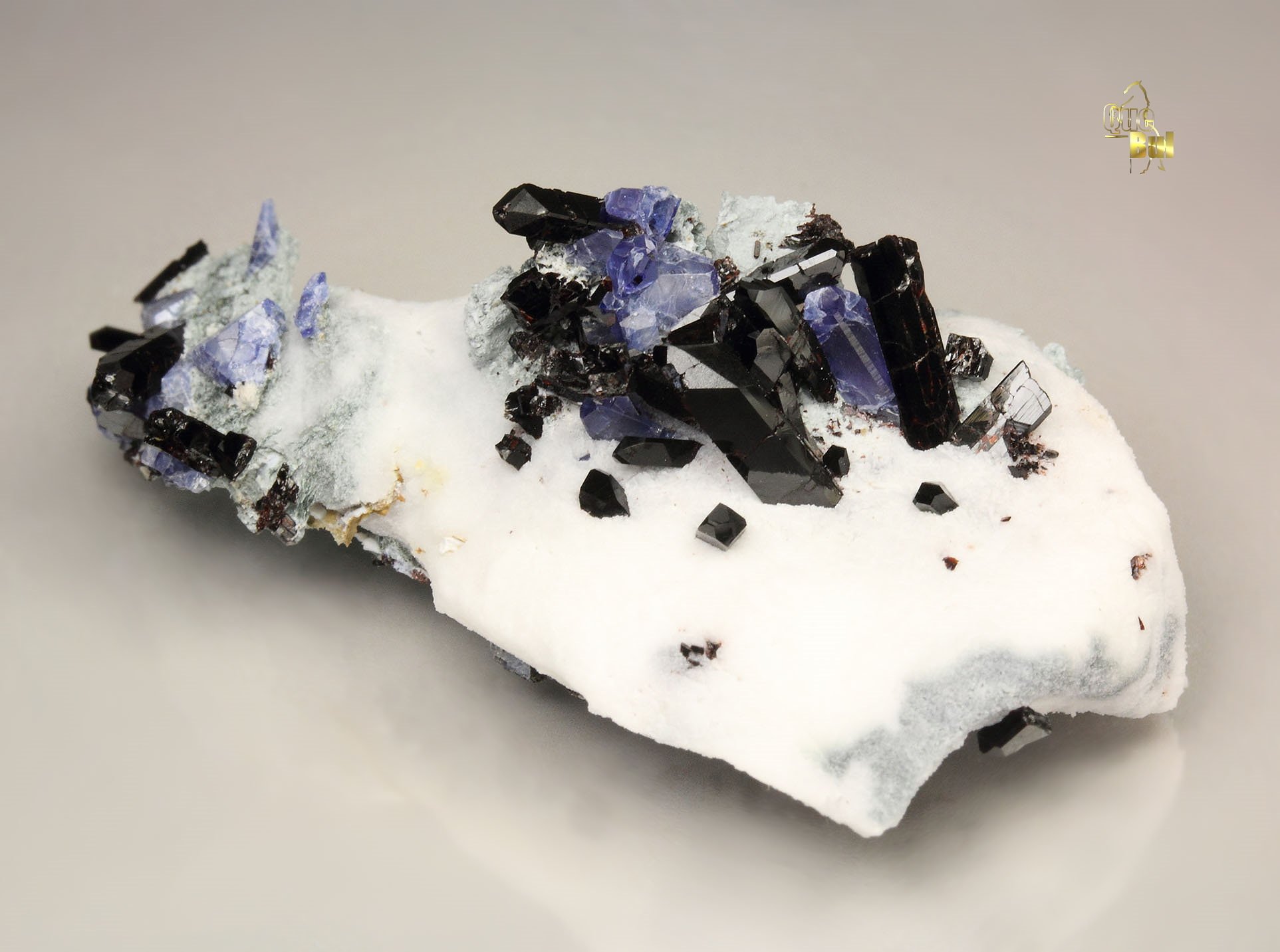 BENITOITE, NEPTUNITE, NATROLITE