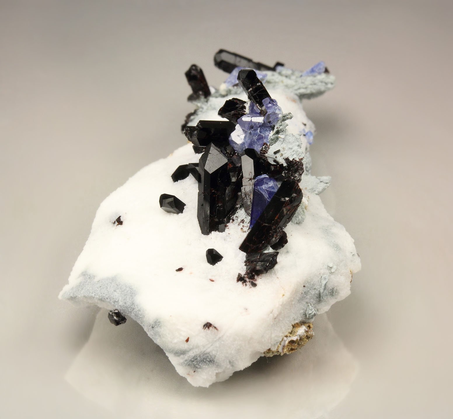 BENITOITE, NEPTUNITE, NATROLITE