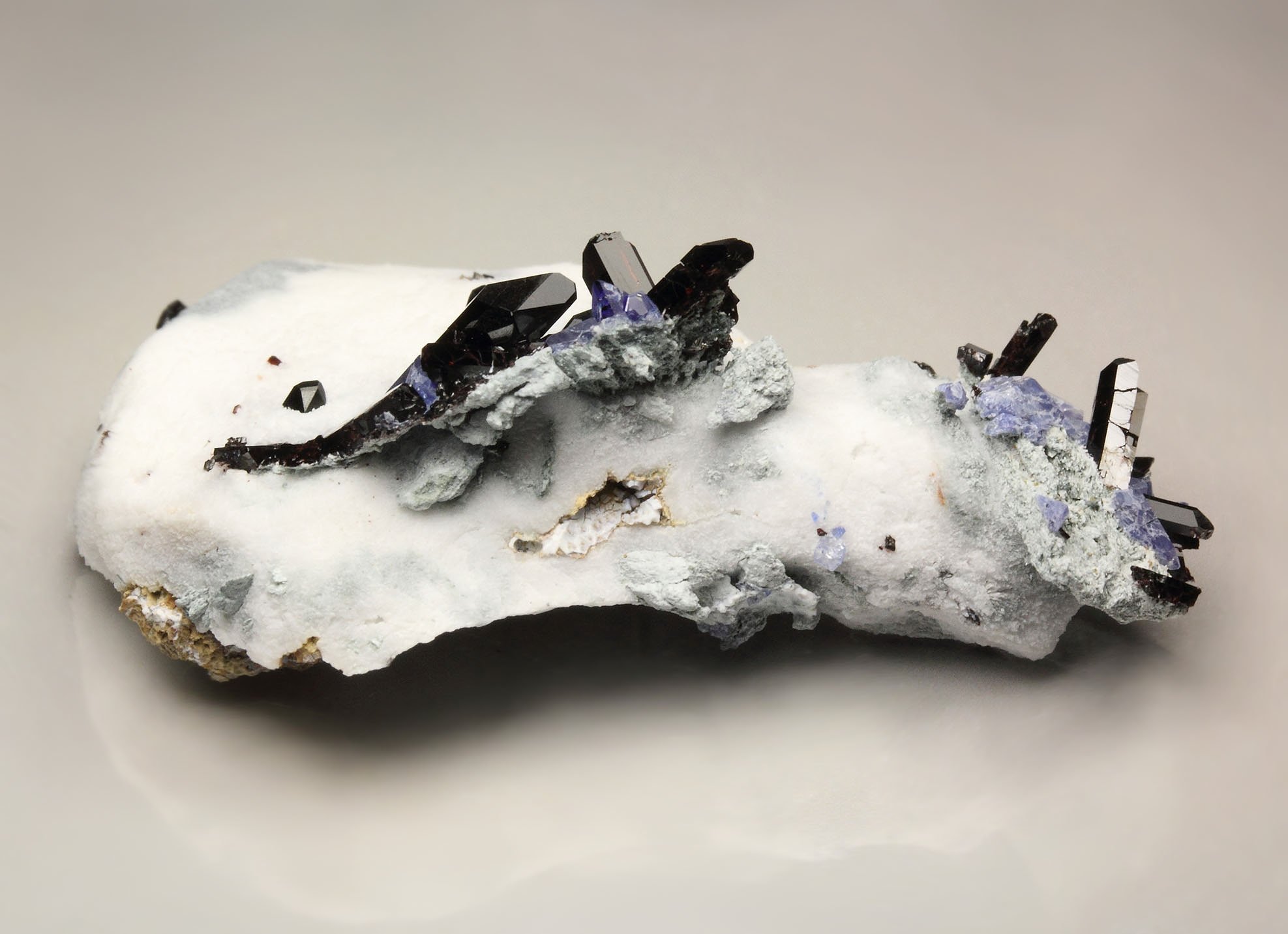 BENITOITE, NEPTUNITE, NATROLITE