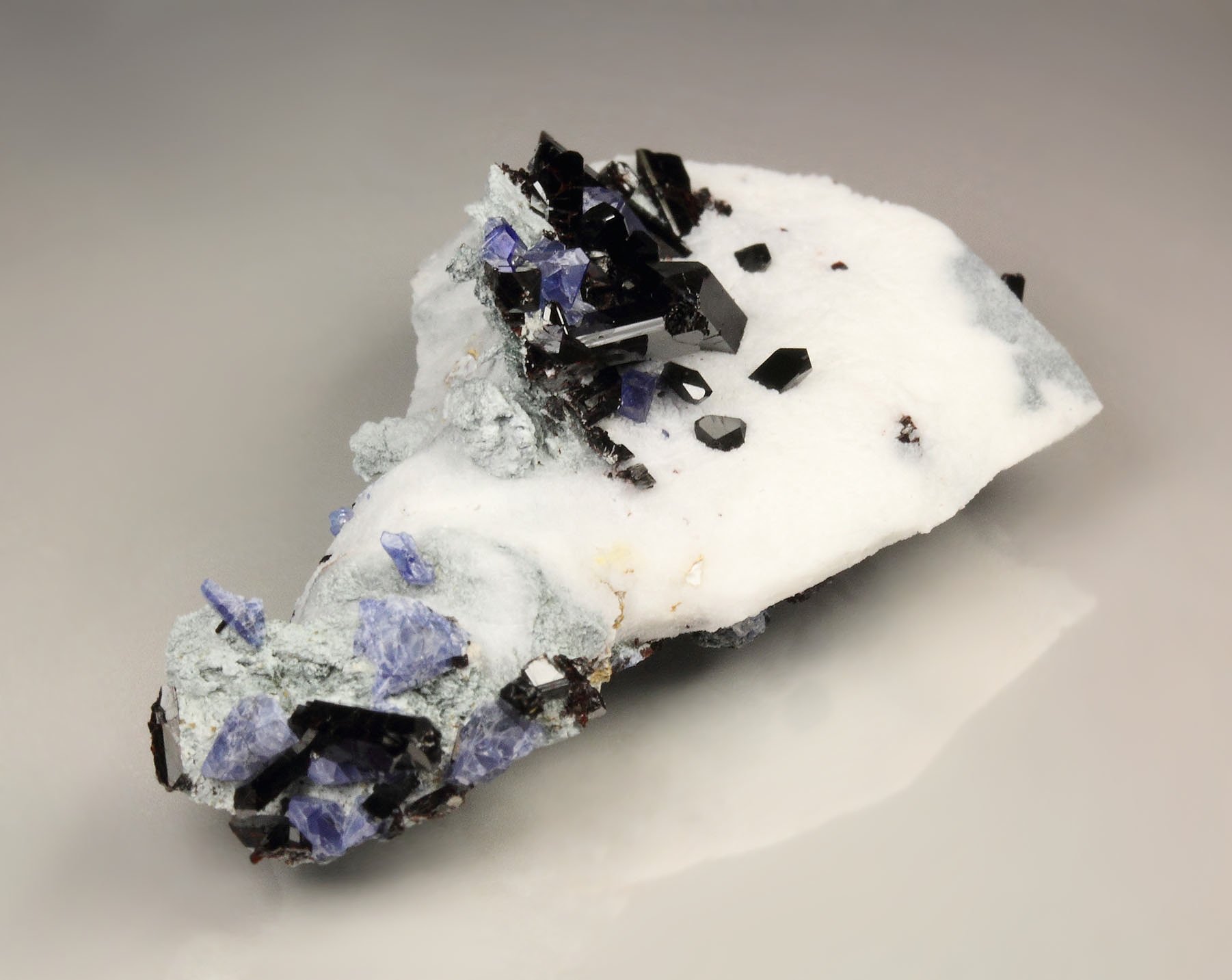 BENITOITE, NEPTUNITE, NATROLITE