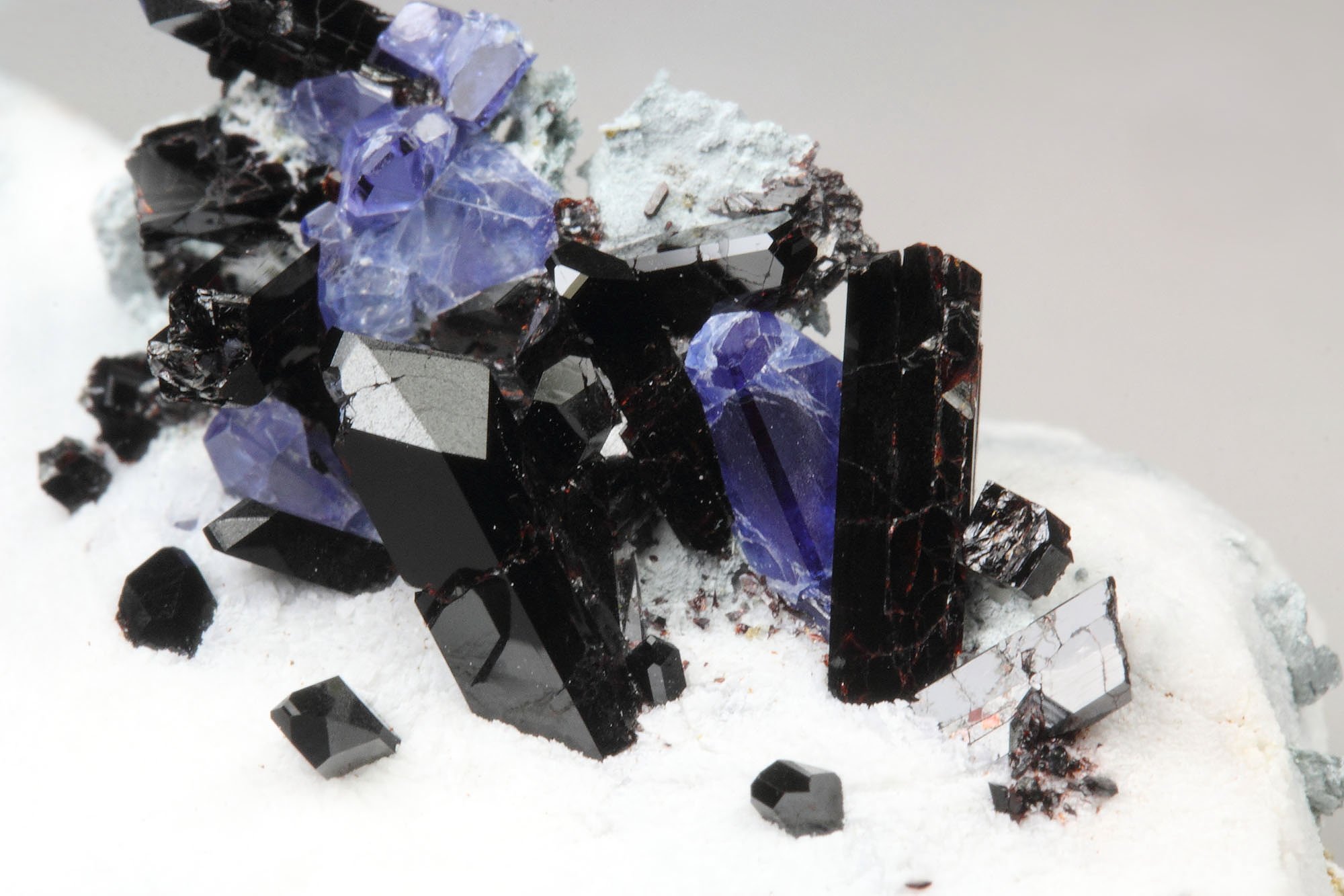 BENITOITE, NEPTUNITE, NATROLITE