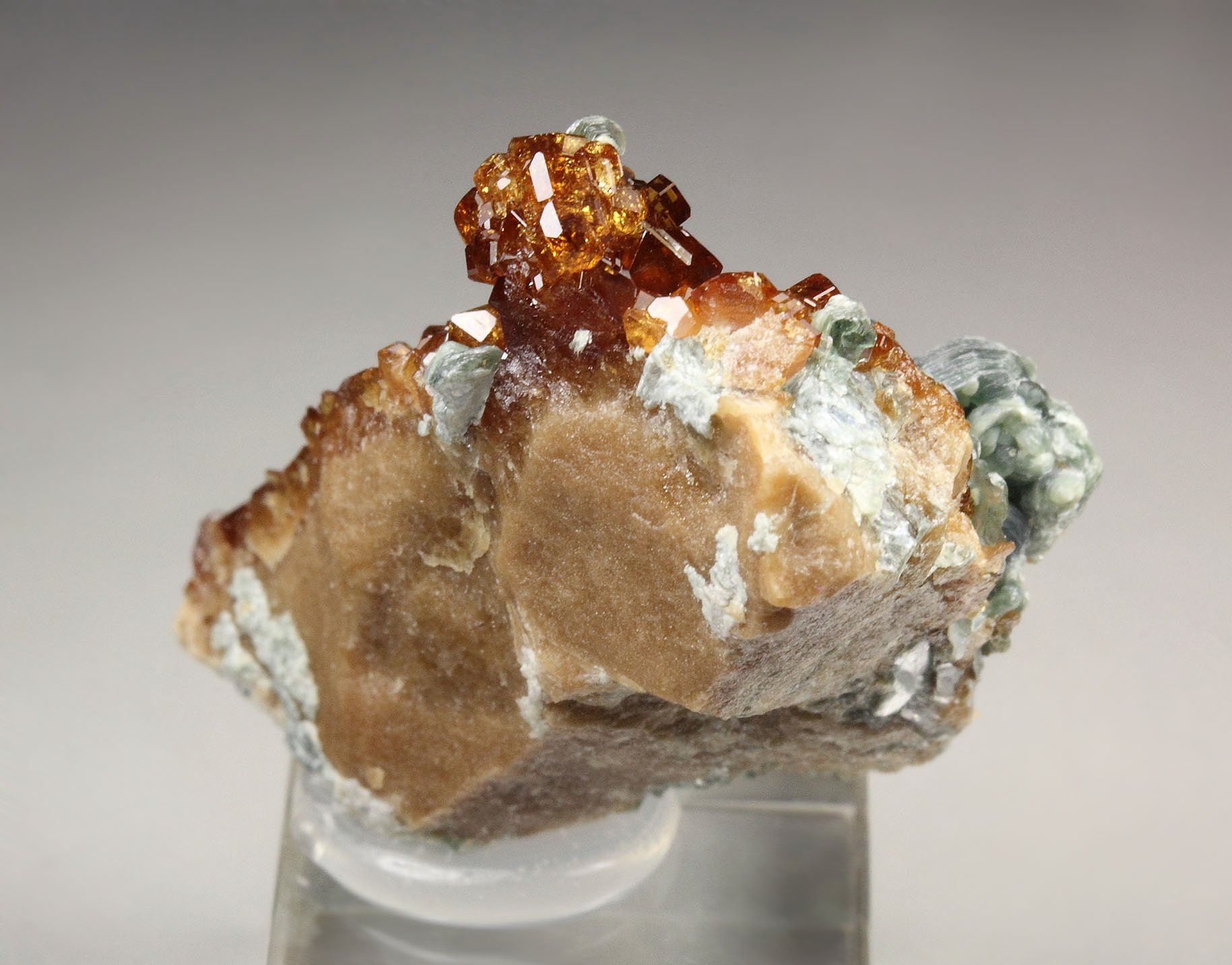 gem GARNET var. HESSONITE, CLINOCHLORE