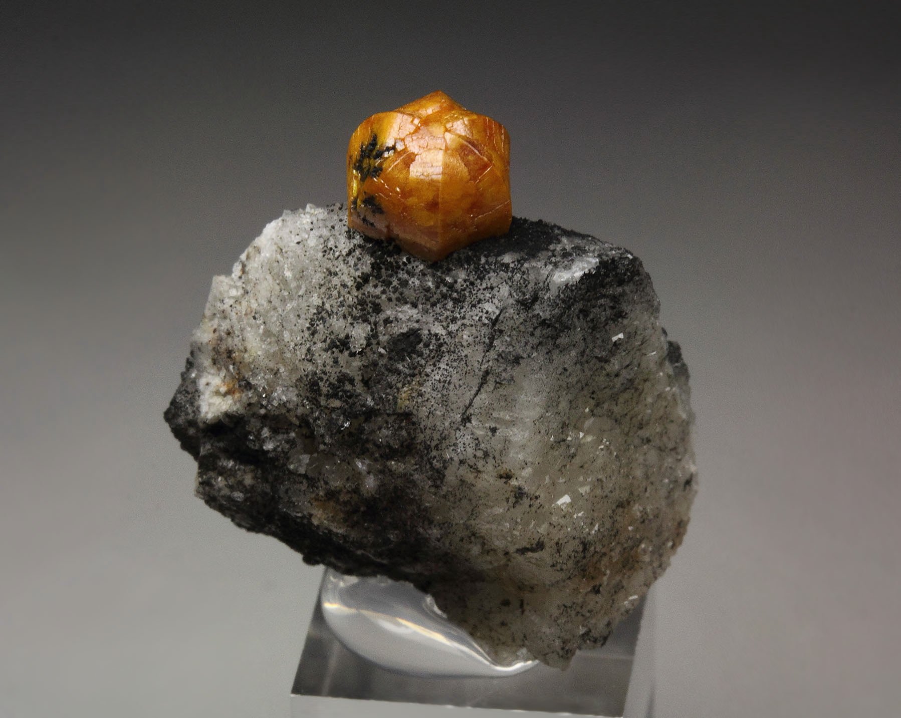 twinned MIMETITE var. CAMPYLITE