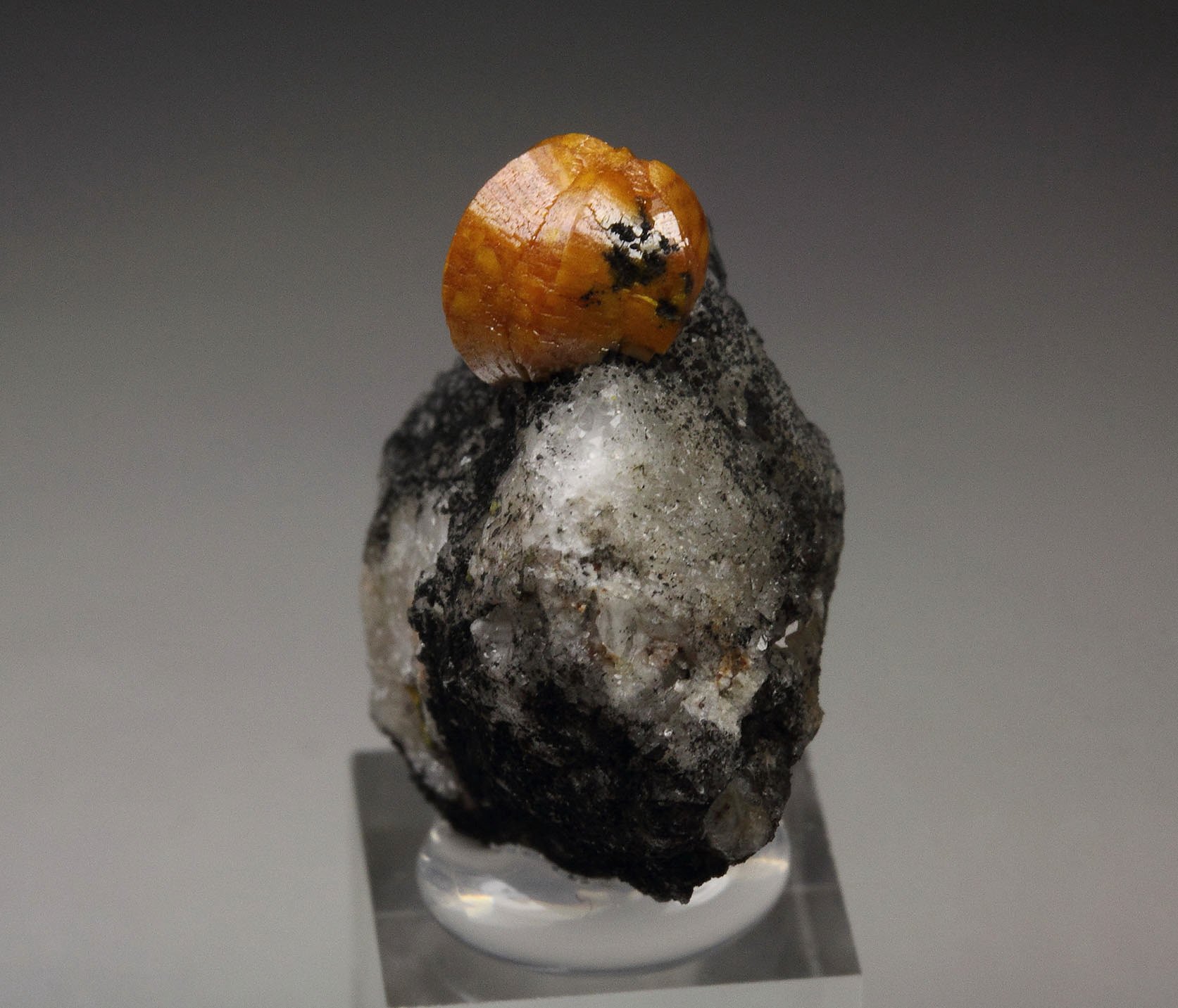 twinned MIMETITE var. CAMPYLITE