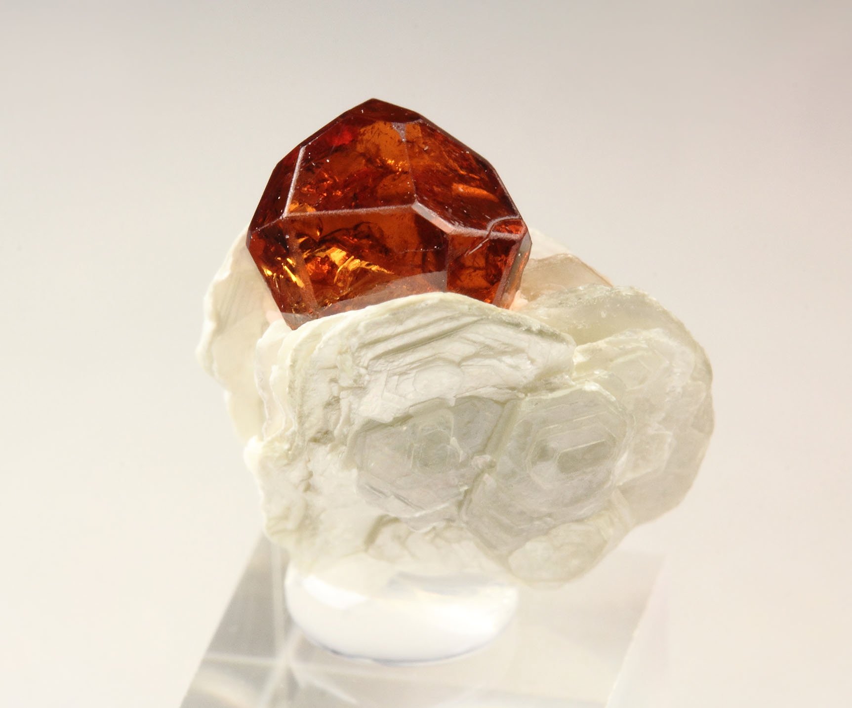 gem GARNET var. SPESSARTINE, MUSCOVITE