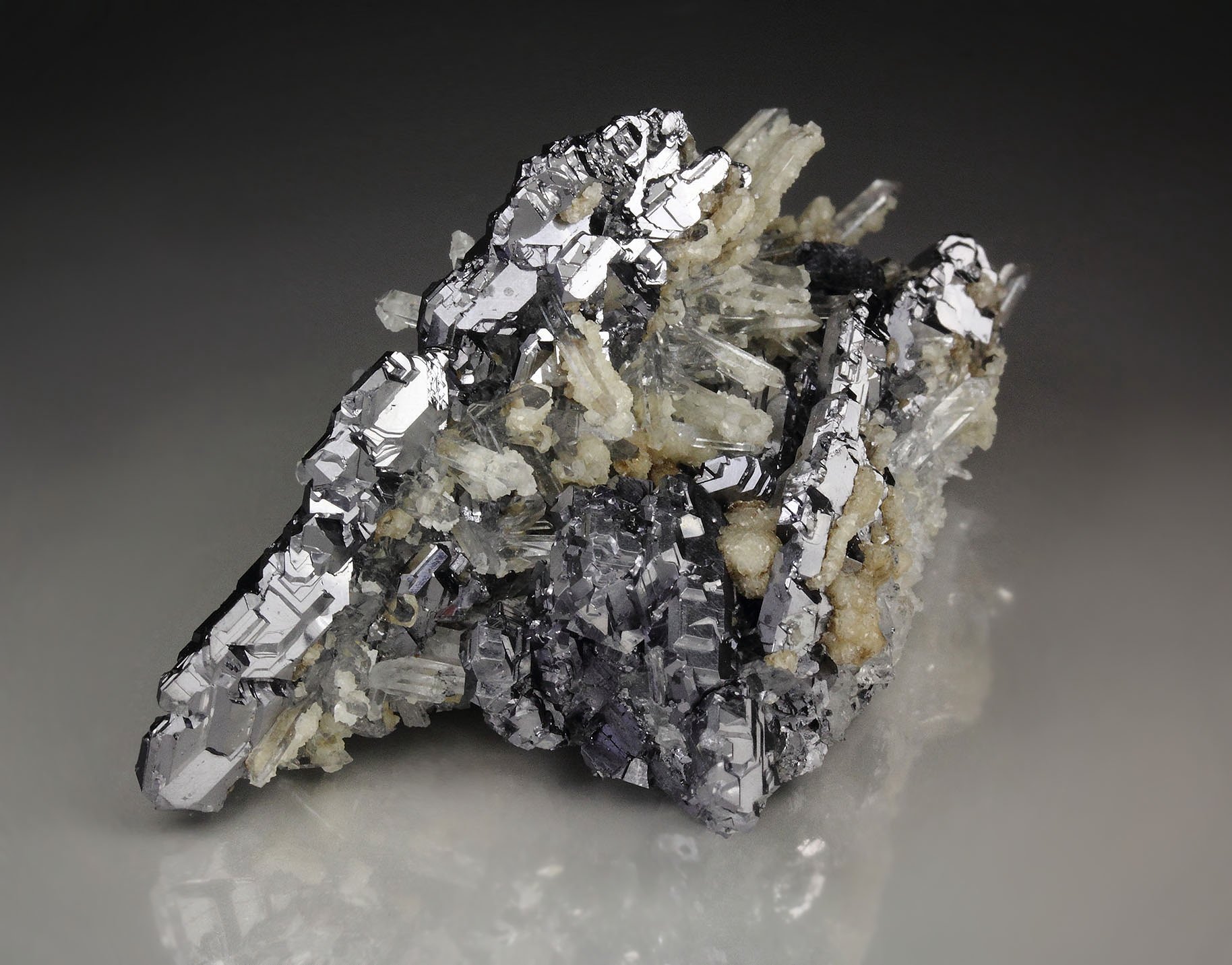 GALENA - SPINEL LAW TWIN, QUARTZ, CALCITE