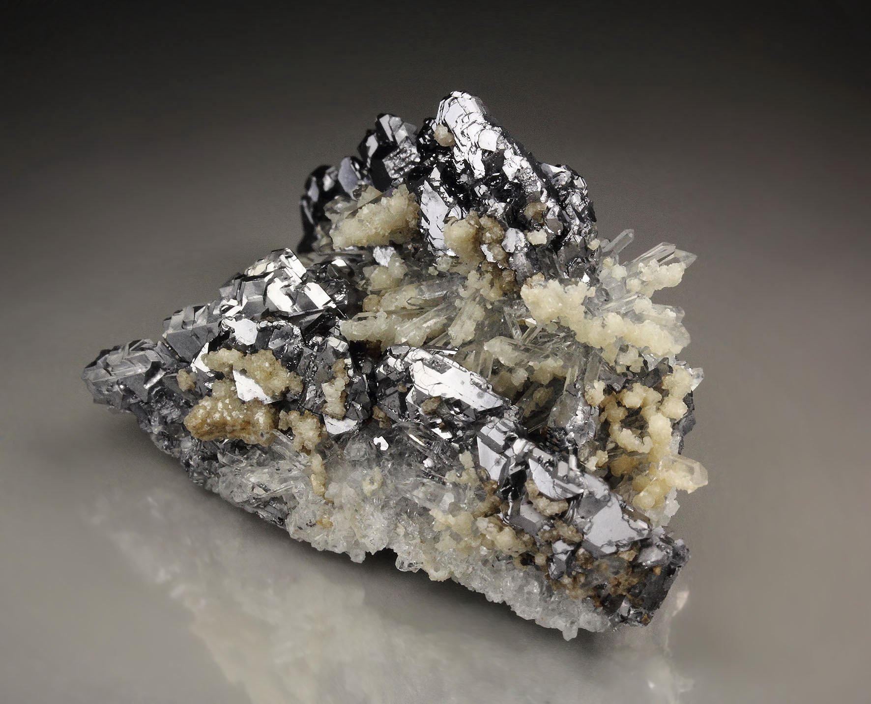 GALENA - SPINEL LAW TWIN, QUARTZ, CALCITE