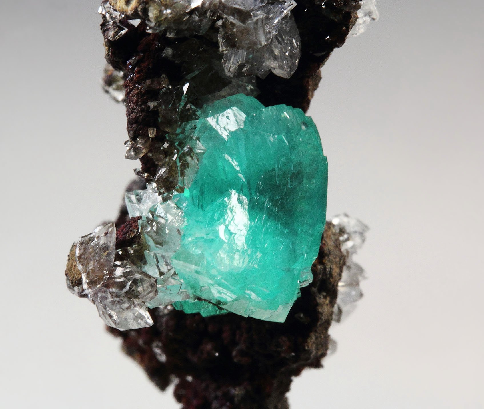 ADAMITE var. CUPRIAN ADAMITE, CALCITE