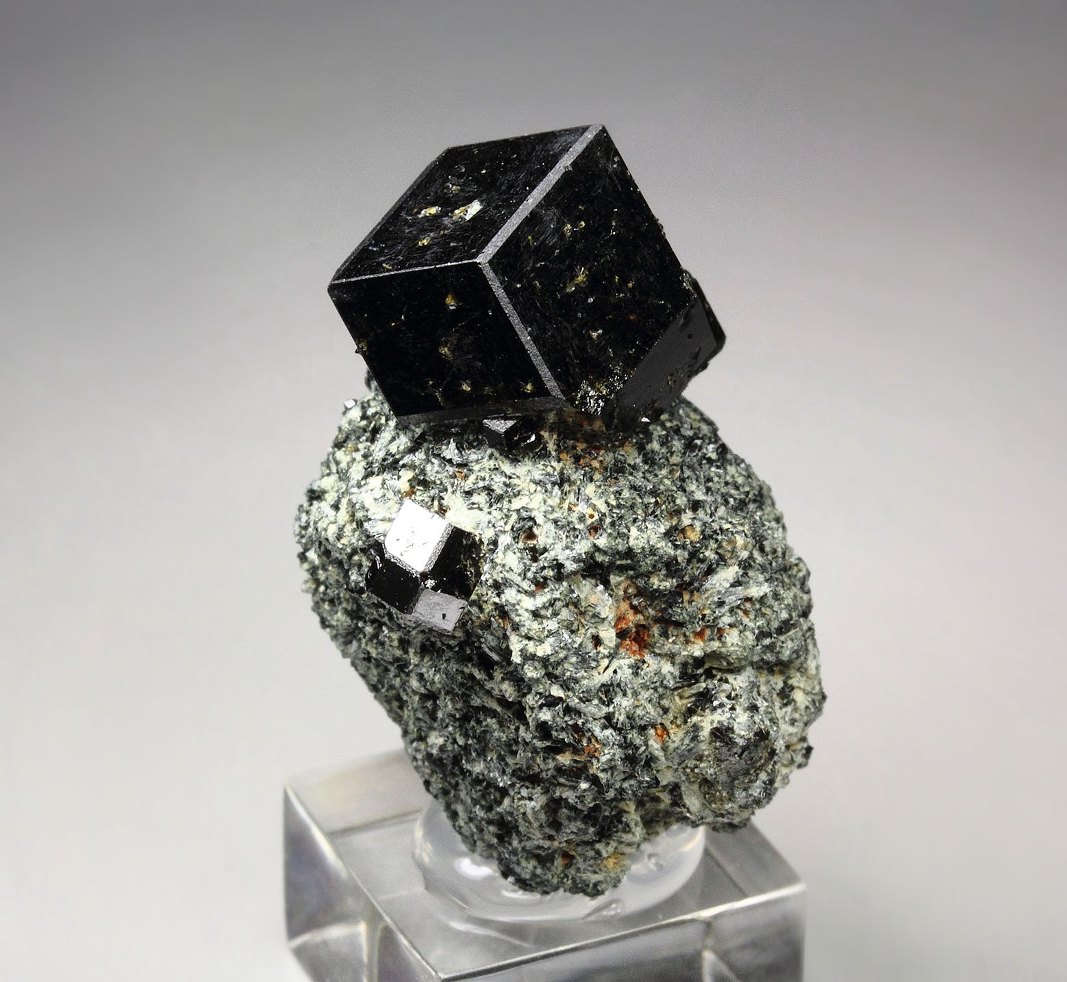 GARNET var. ANDRADITE var. MELANITE