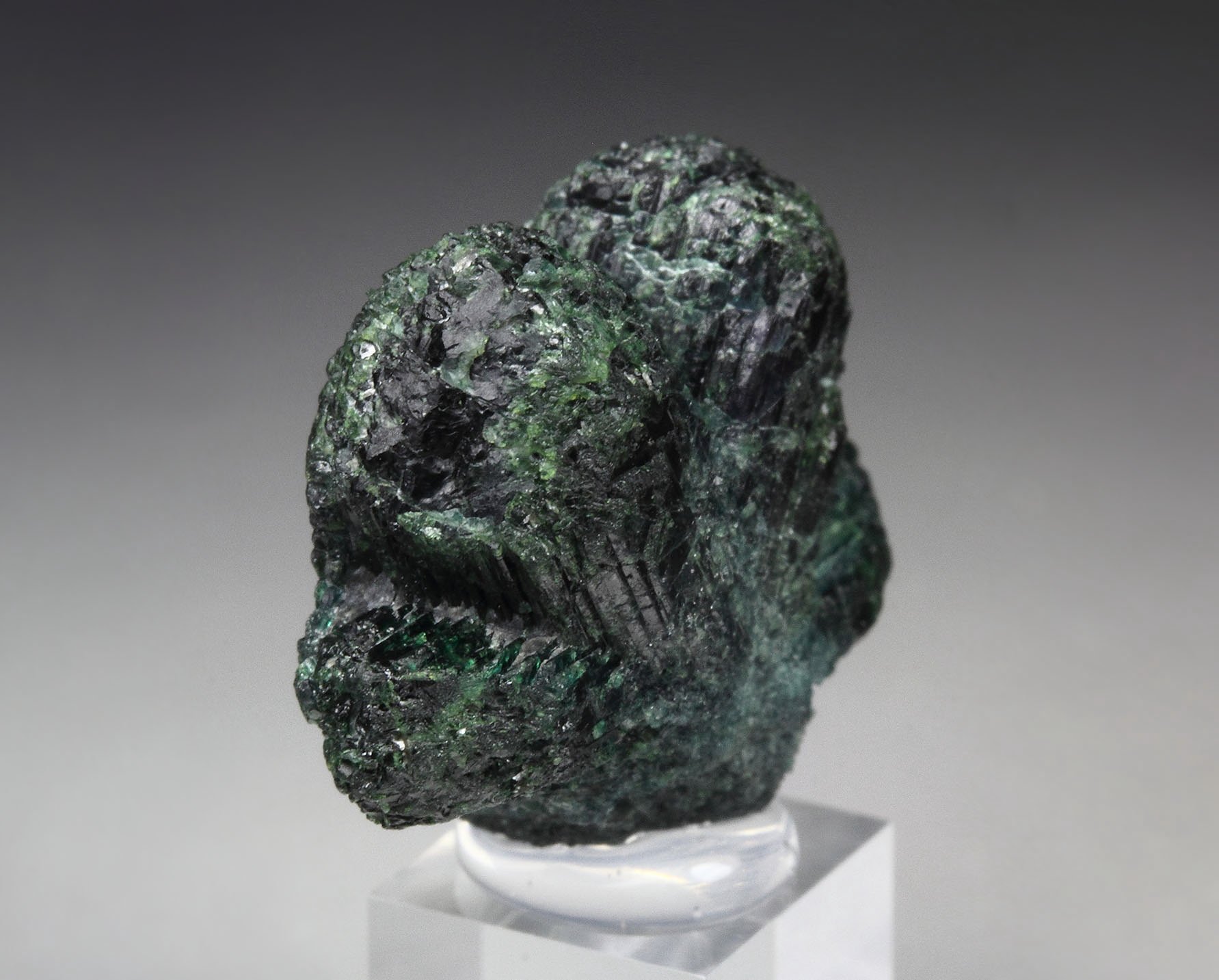 CHRYSOBERYL var. ALEXANDRITE twinned
