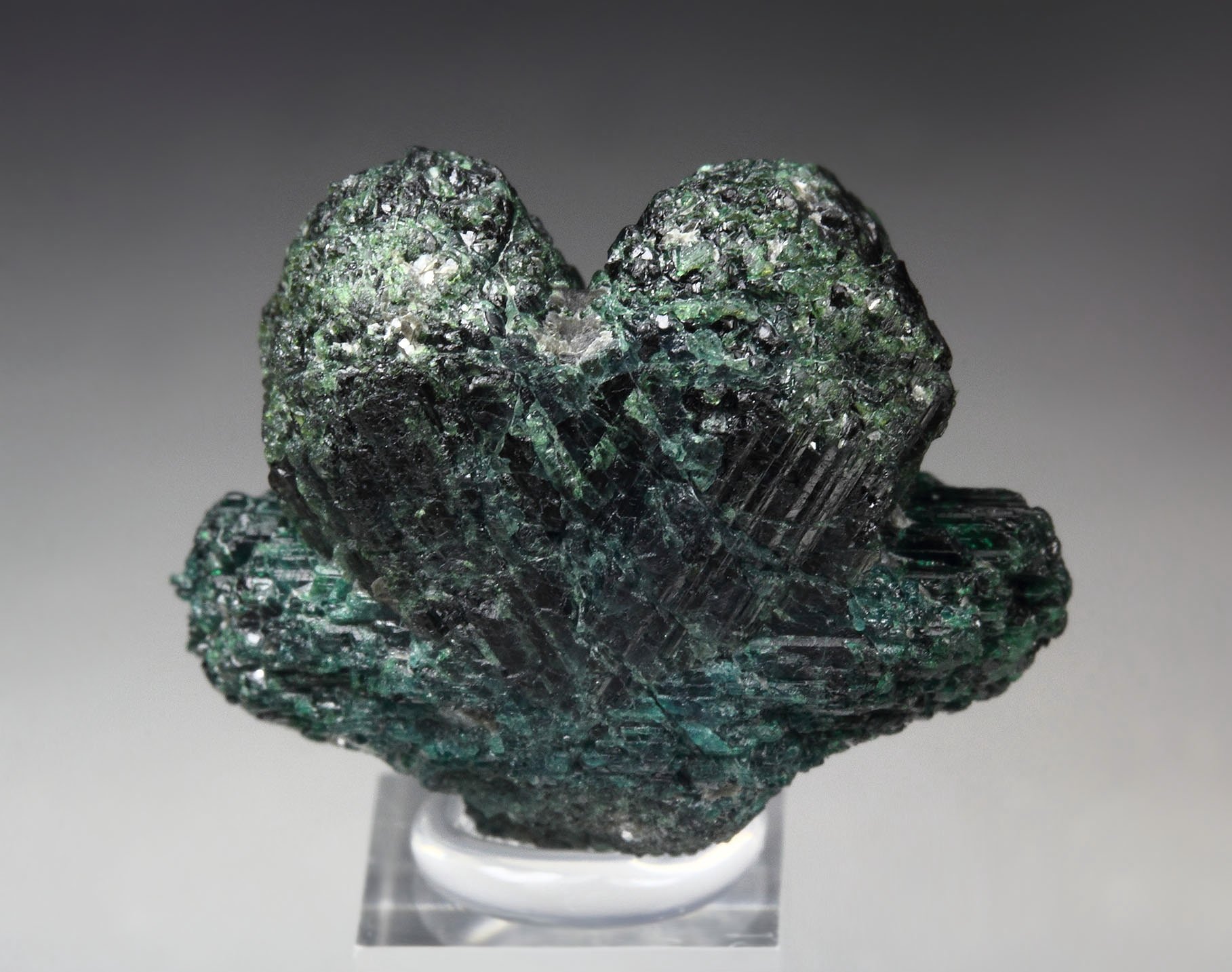 CHRYSOBERYL var. ALEXANDRITE twinned
