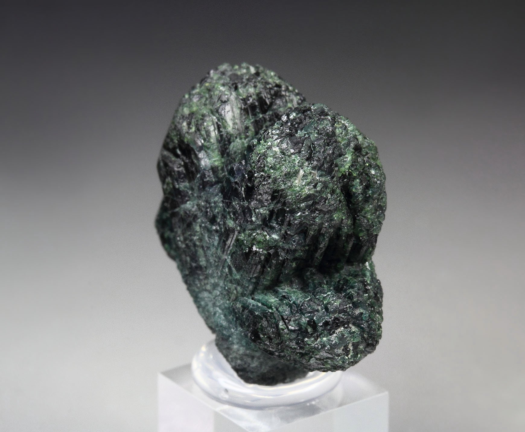CHRYSOBERYL var. ALEXANDRITE twinned