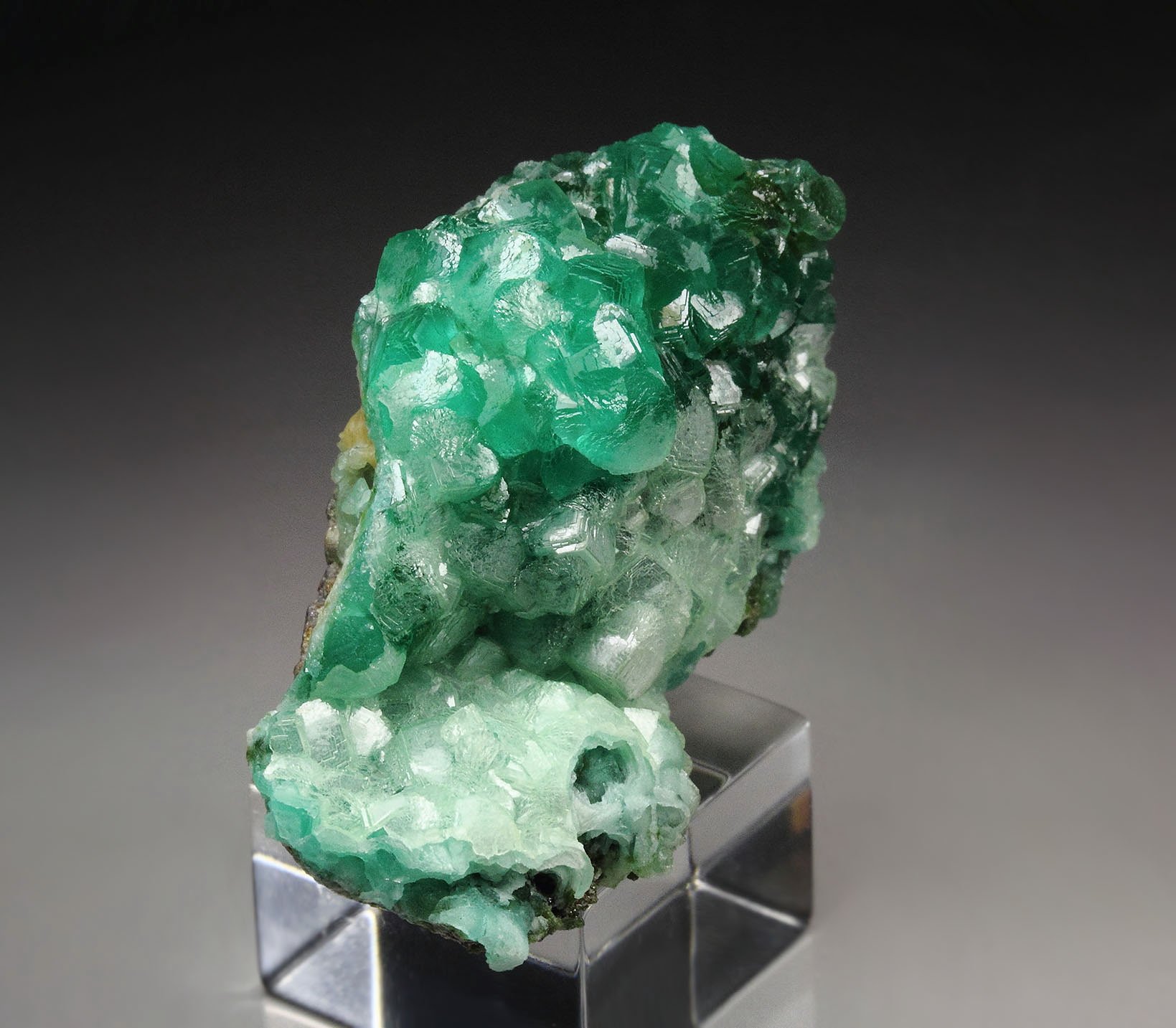 SMITHSONITE var. CUPRIAN SMITHSONITE