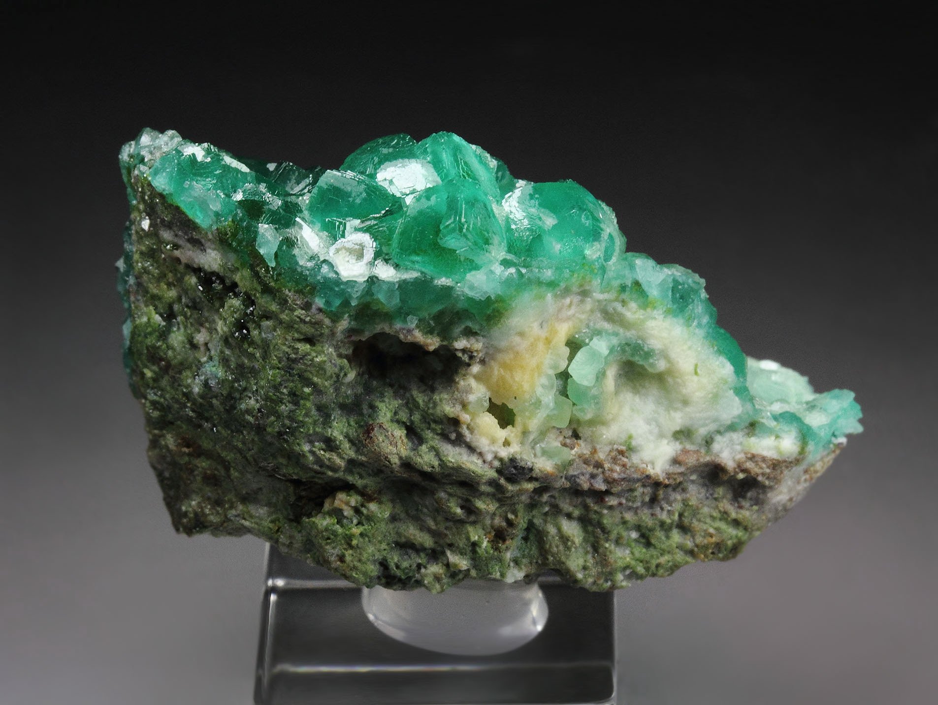 SMITHSONITE var. CUPRIAN SMITHSONITE