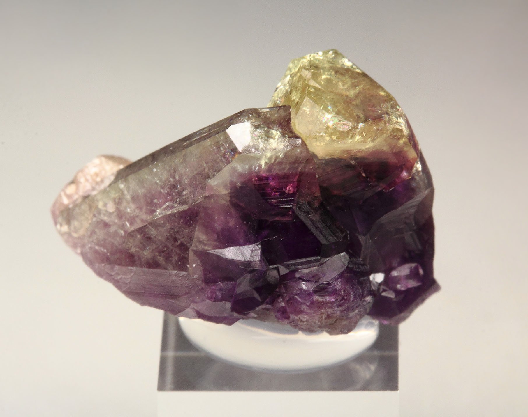 gemmy VESUVIANITE var. MANGANOAN