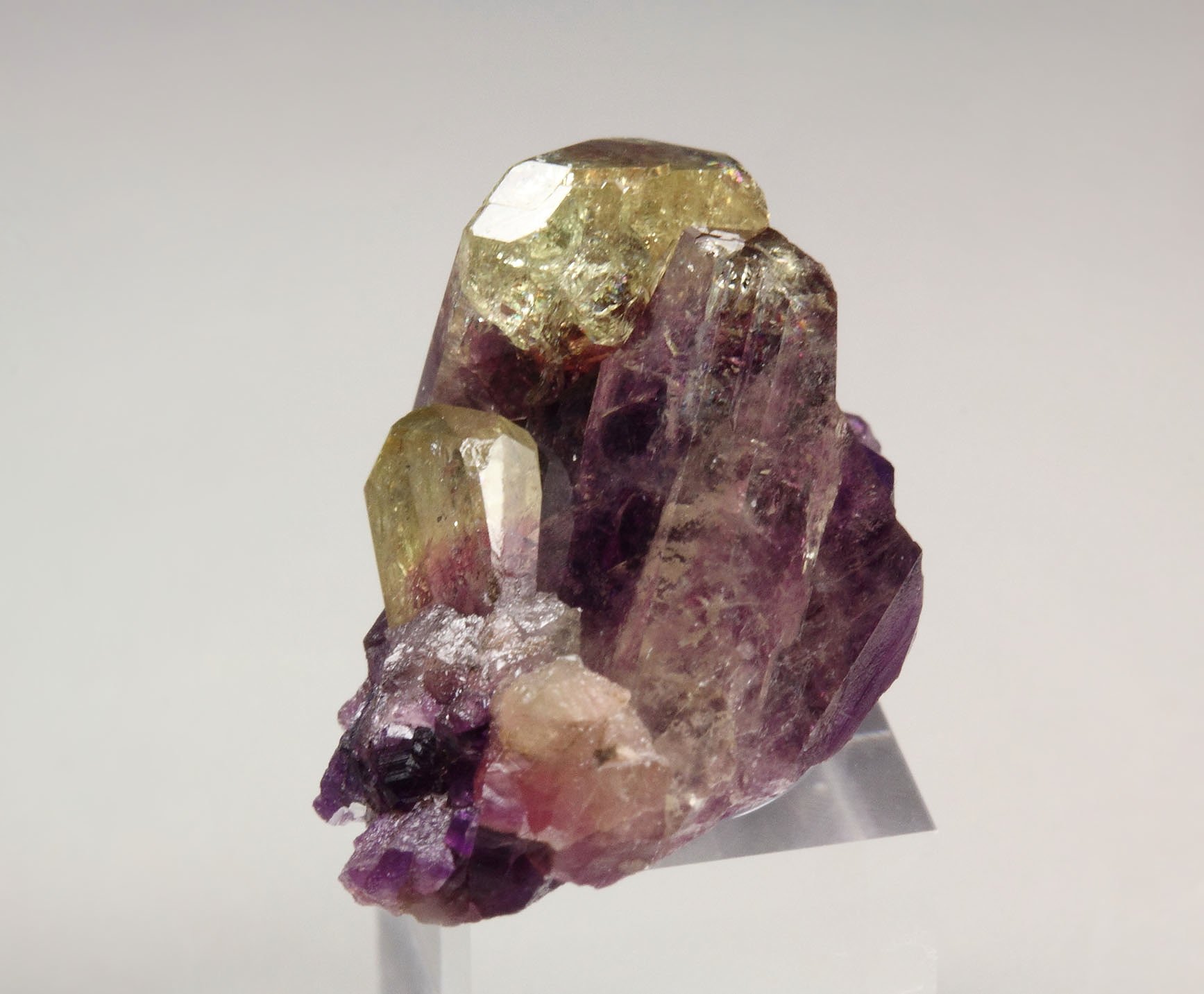 gemmy VESUVIANITE var. MANGANOAN