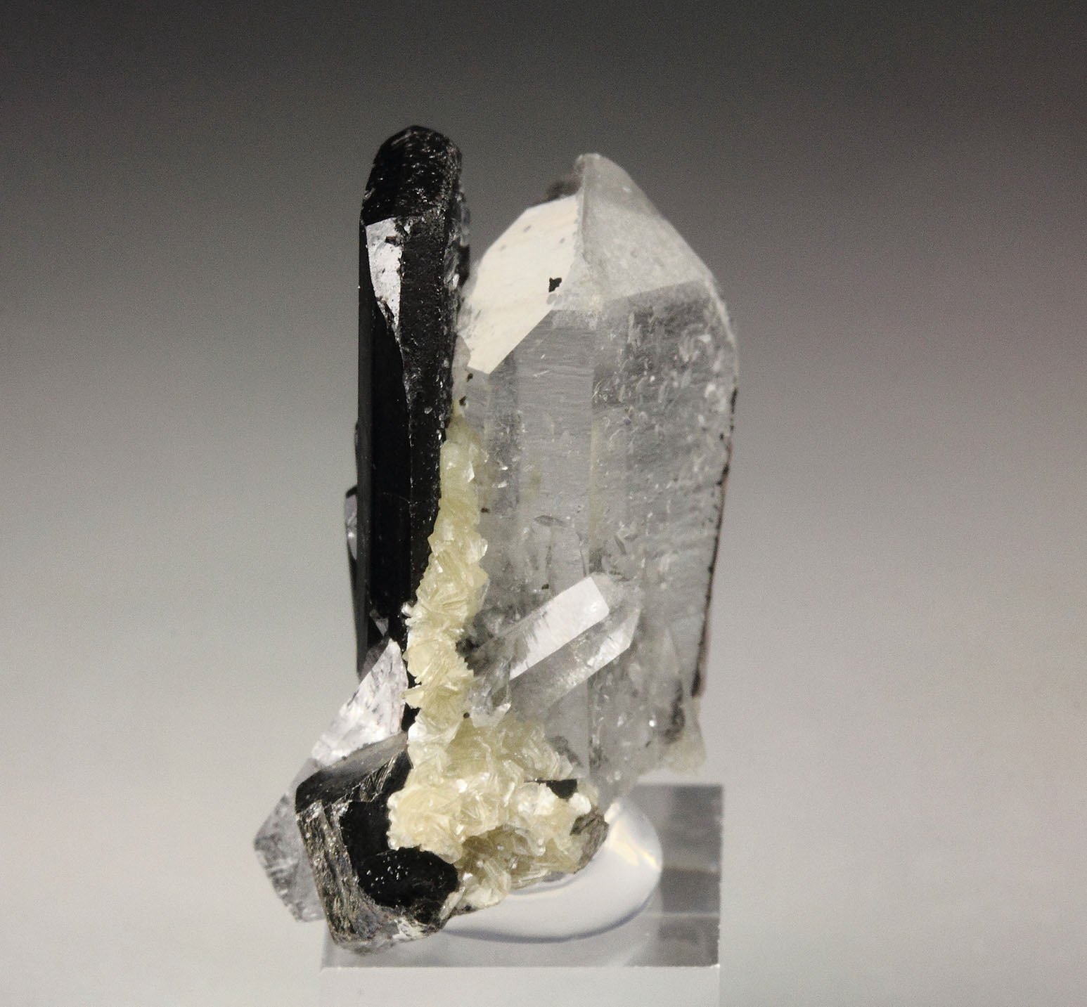 WOLFRAMITE GROUP (HUBNERITE-FERBERITE), QUARTZ