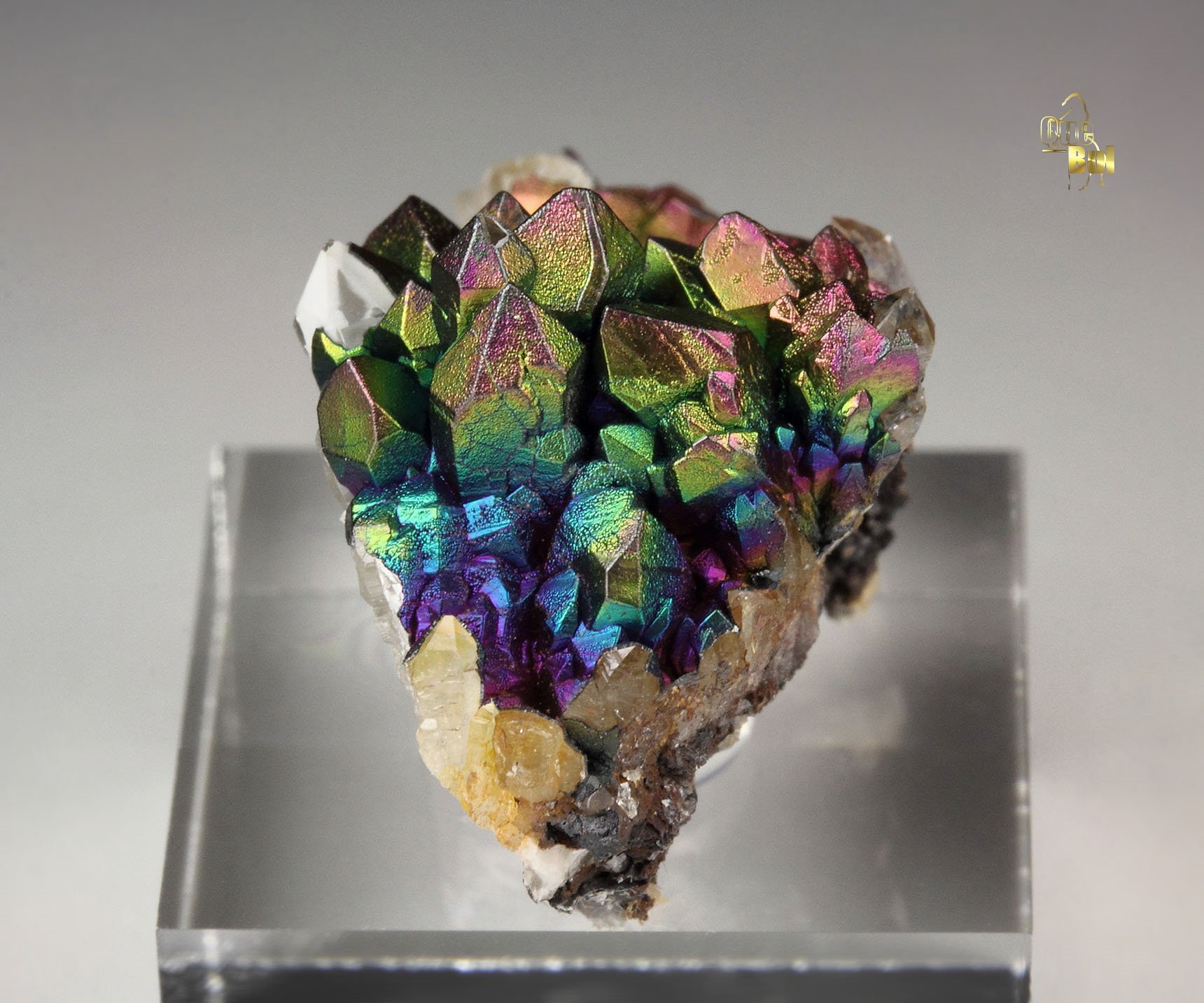 iridescent GOETHITE, QUARTZ