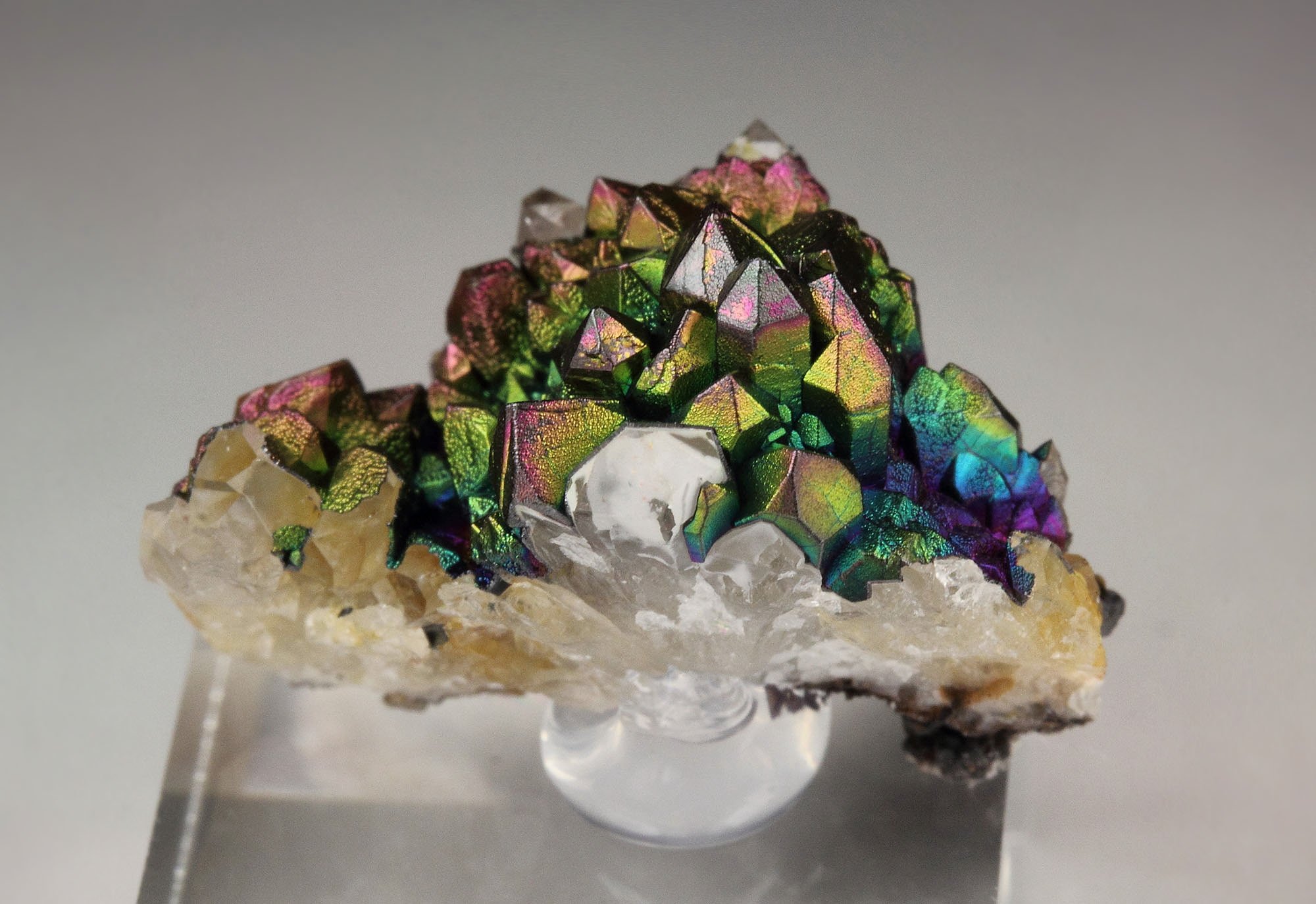 iridescent GOETHITE, QUARTZ