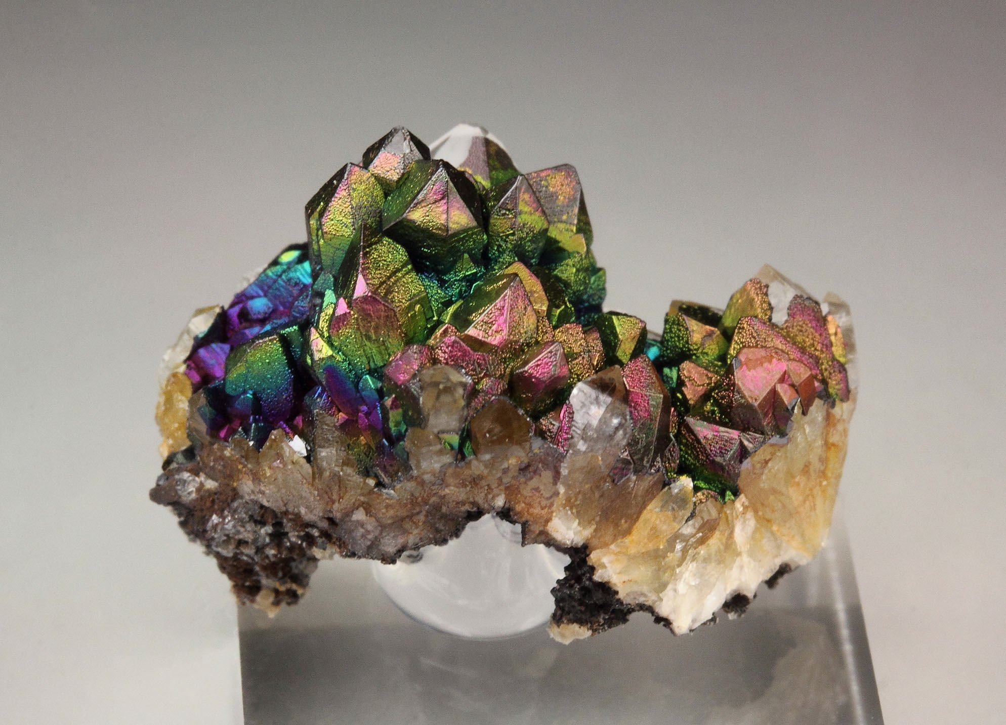 iridescent GOETHITE, QUARTZ