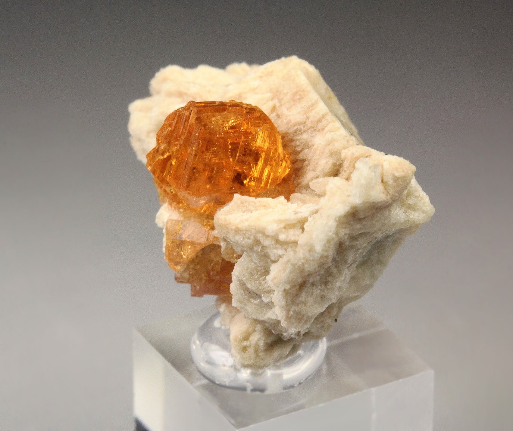 gem GARNET var. SPESSARTINE