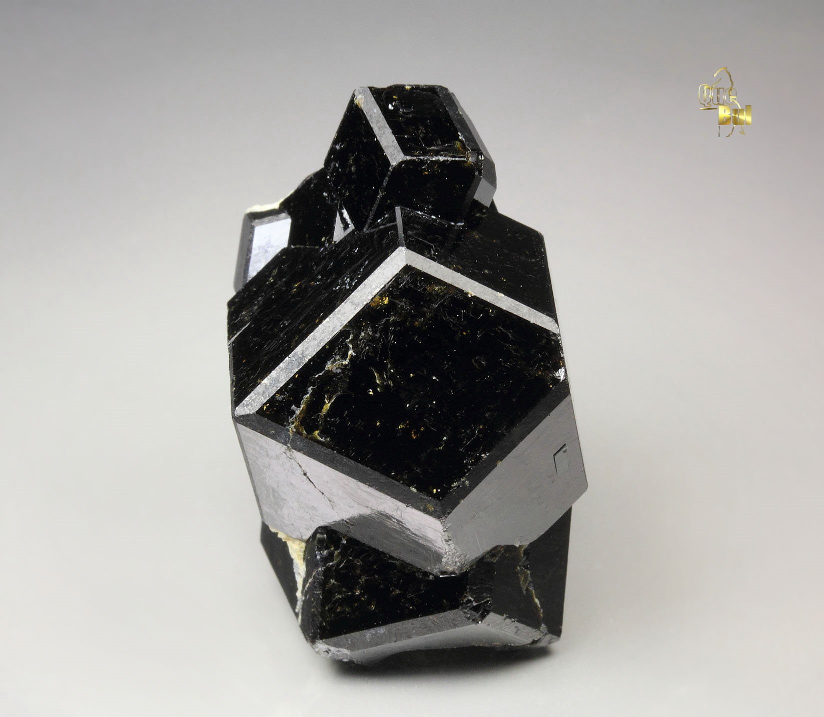 GARNET var. ANDRADITE var. MELANITE