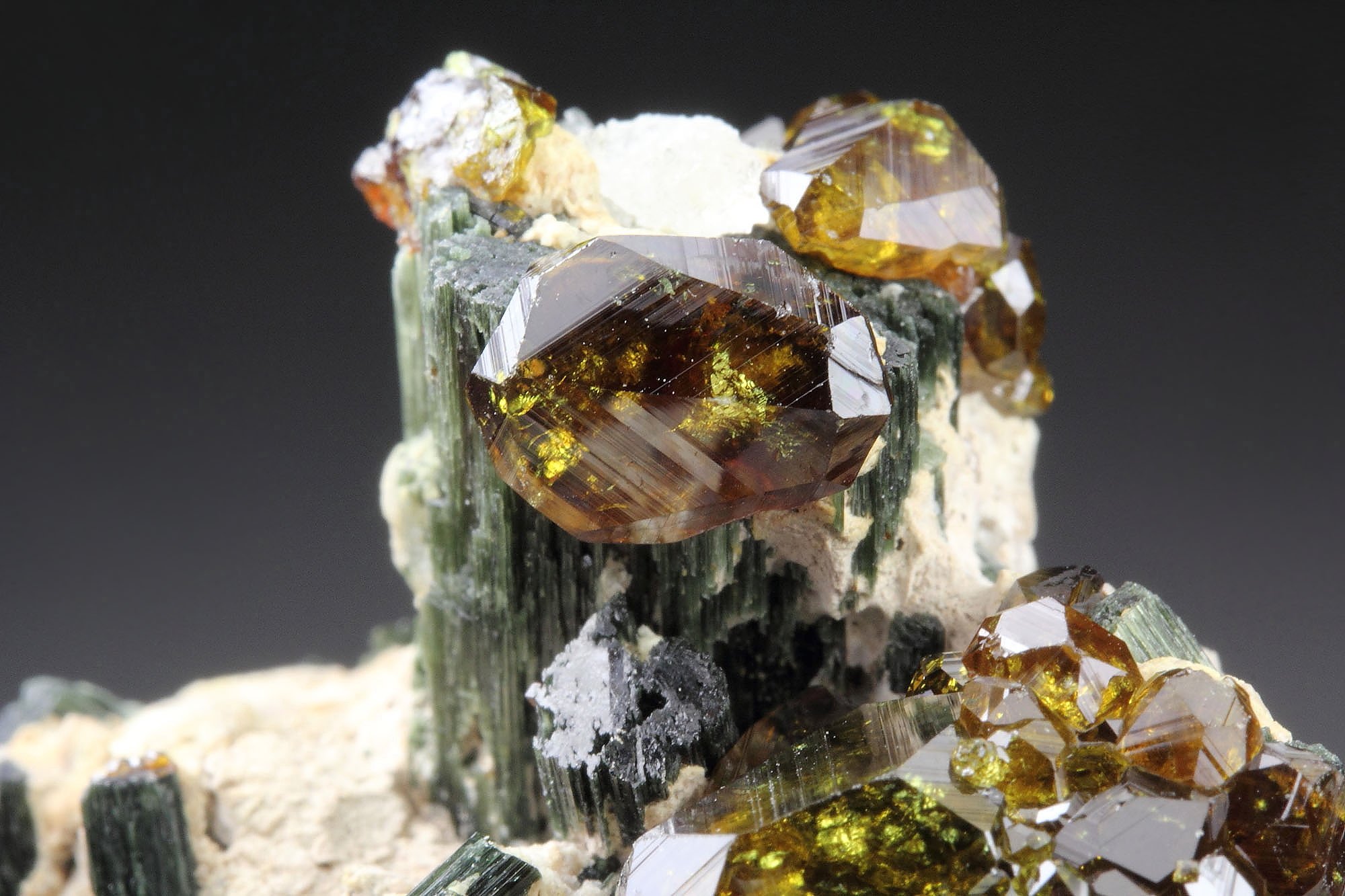 gem GARNET var. ANDRADITE var. TOPAZOLITE, ACTINOLITE