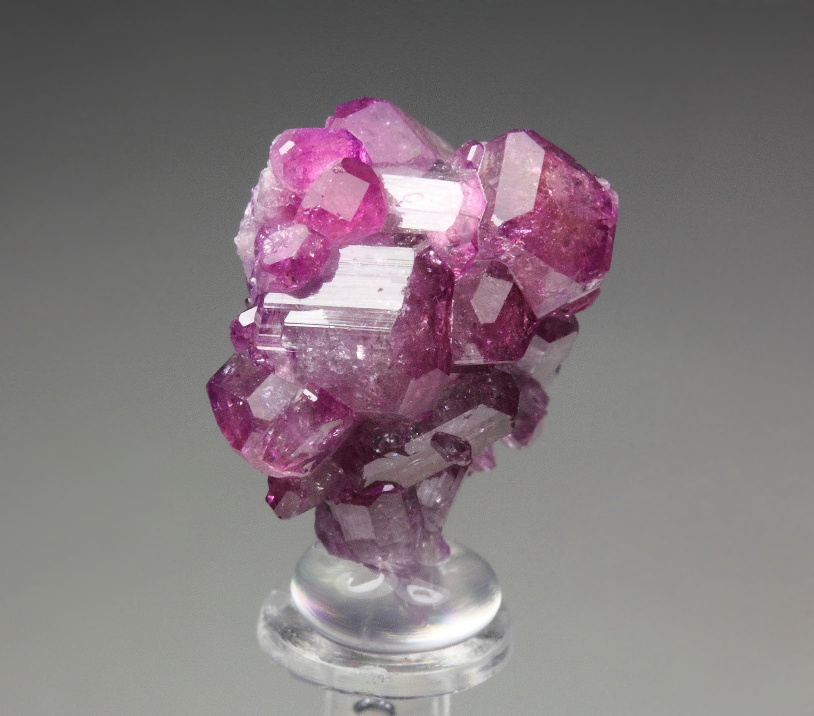 gem VESUVIANITE var. MANGANOAN