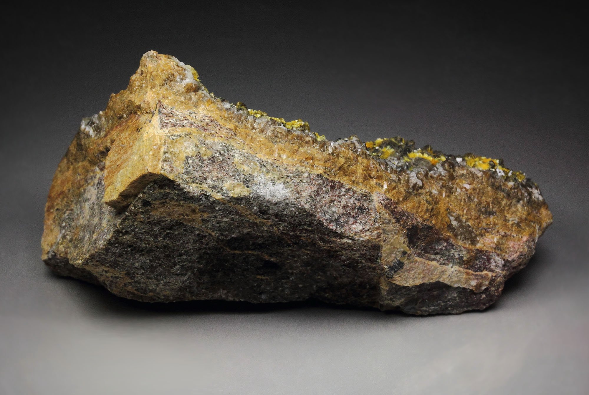 BOLTWOODITE, CALCITE