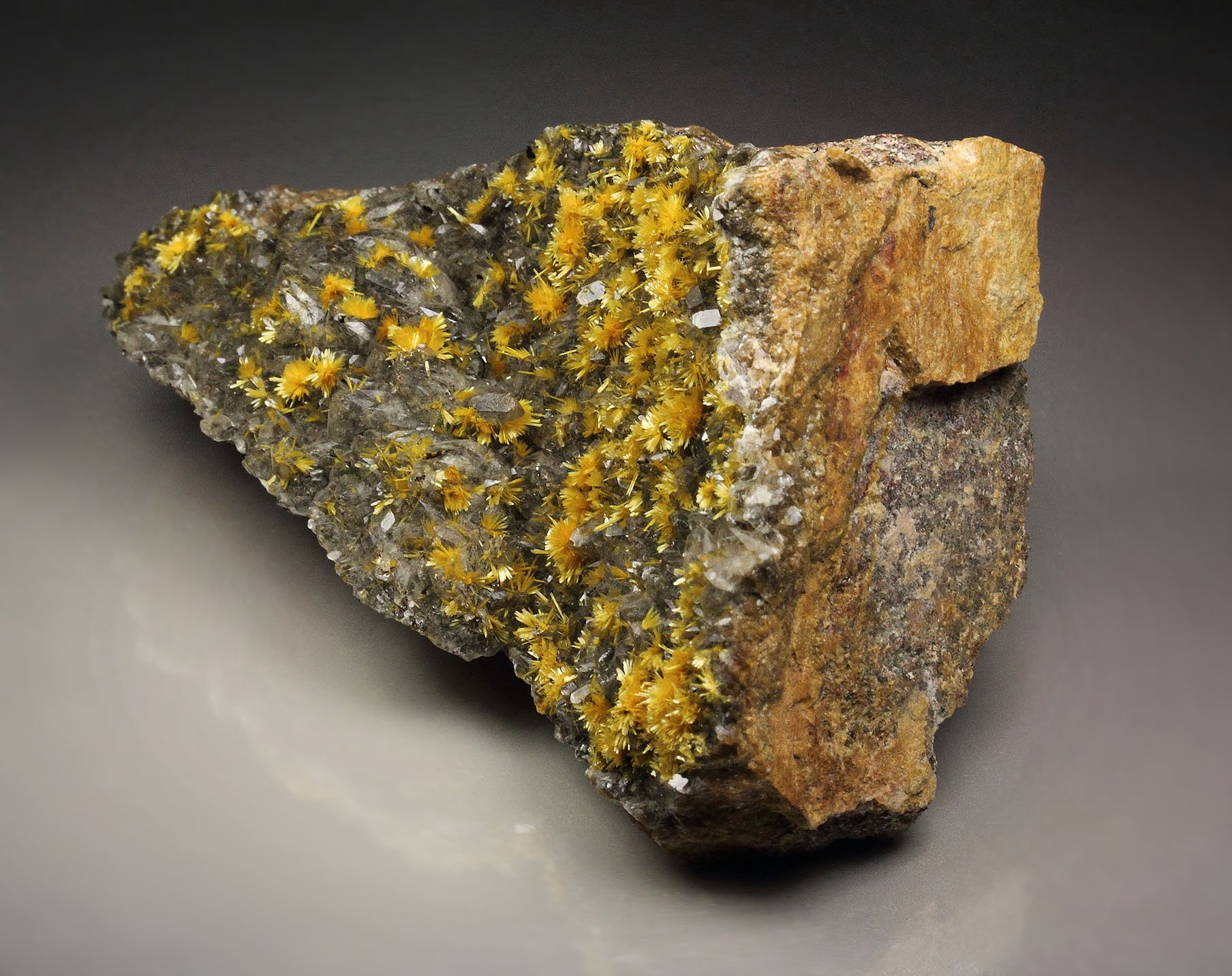 BOLTWOODITE, CALCITE
