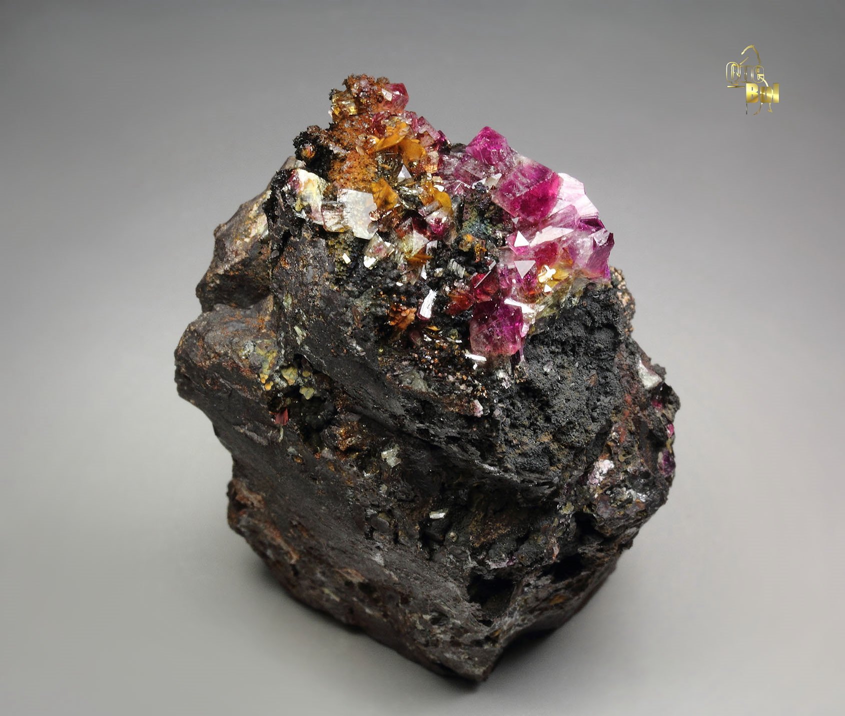 ADAMITE var. MANGANOAN ADAMITE, WULFENITE