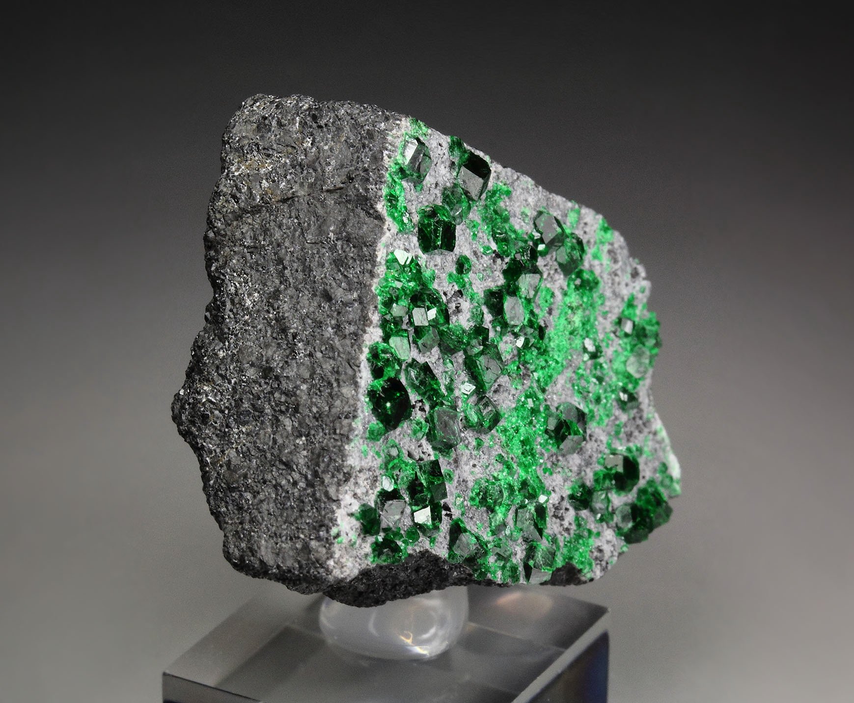 GARNET var. UVAROVITE