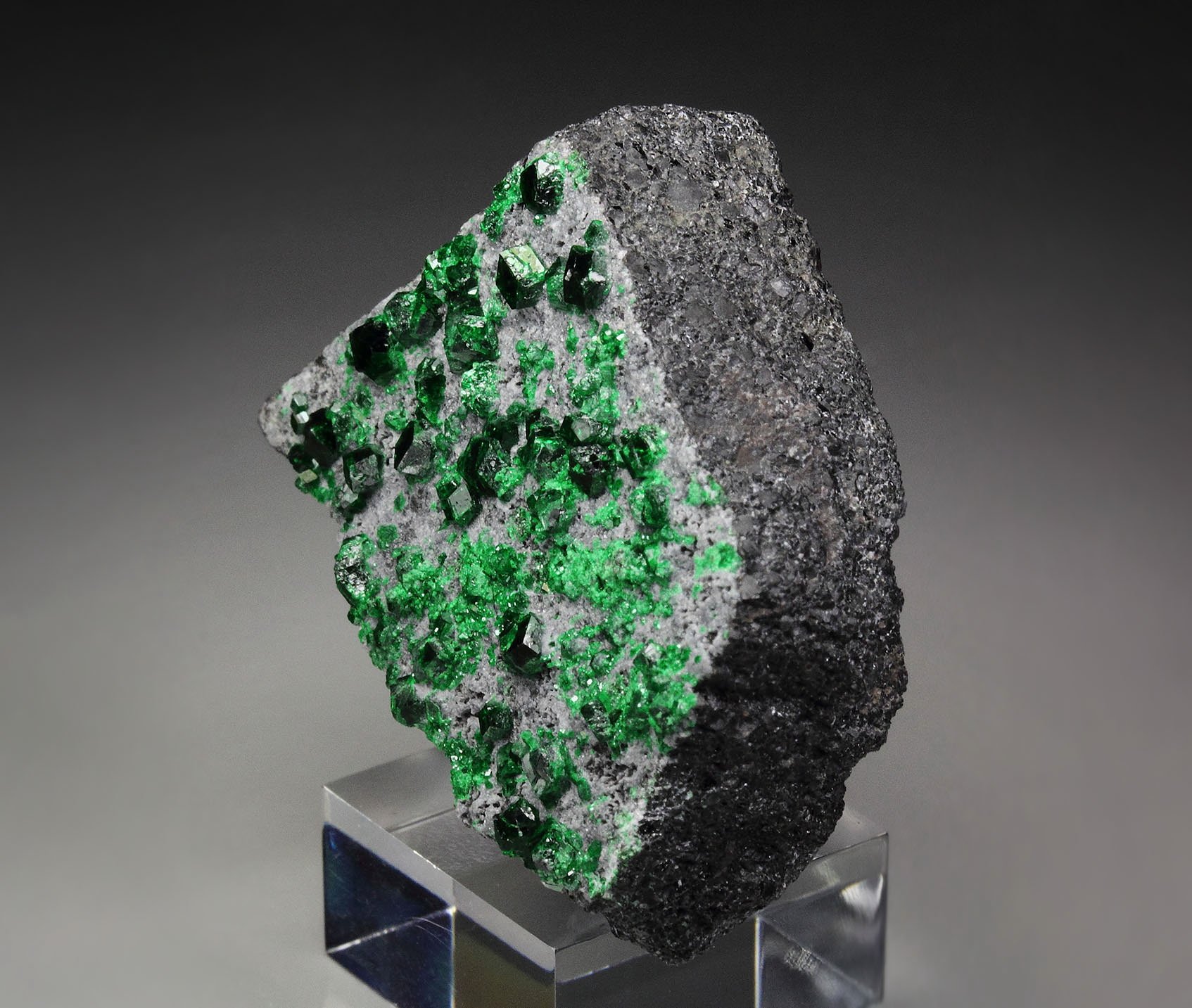GARNET var. UVAROVITE